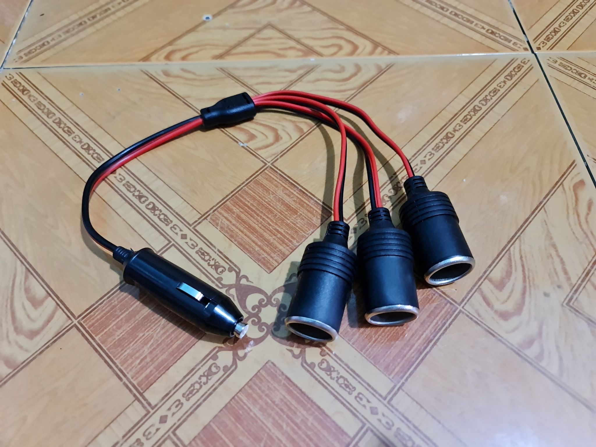 Cáp Chia Đầu Tẩu Sạc Trên ôtô 1 ra 4/ 1 ra 3(công suất cao 200w)