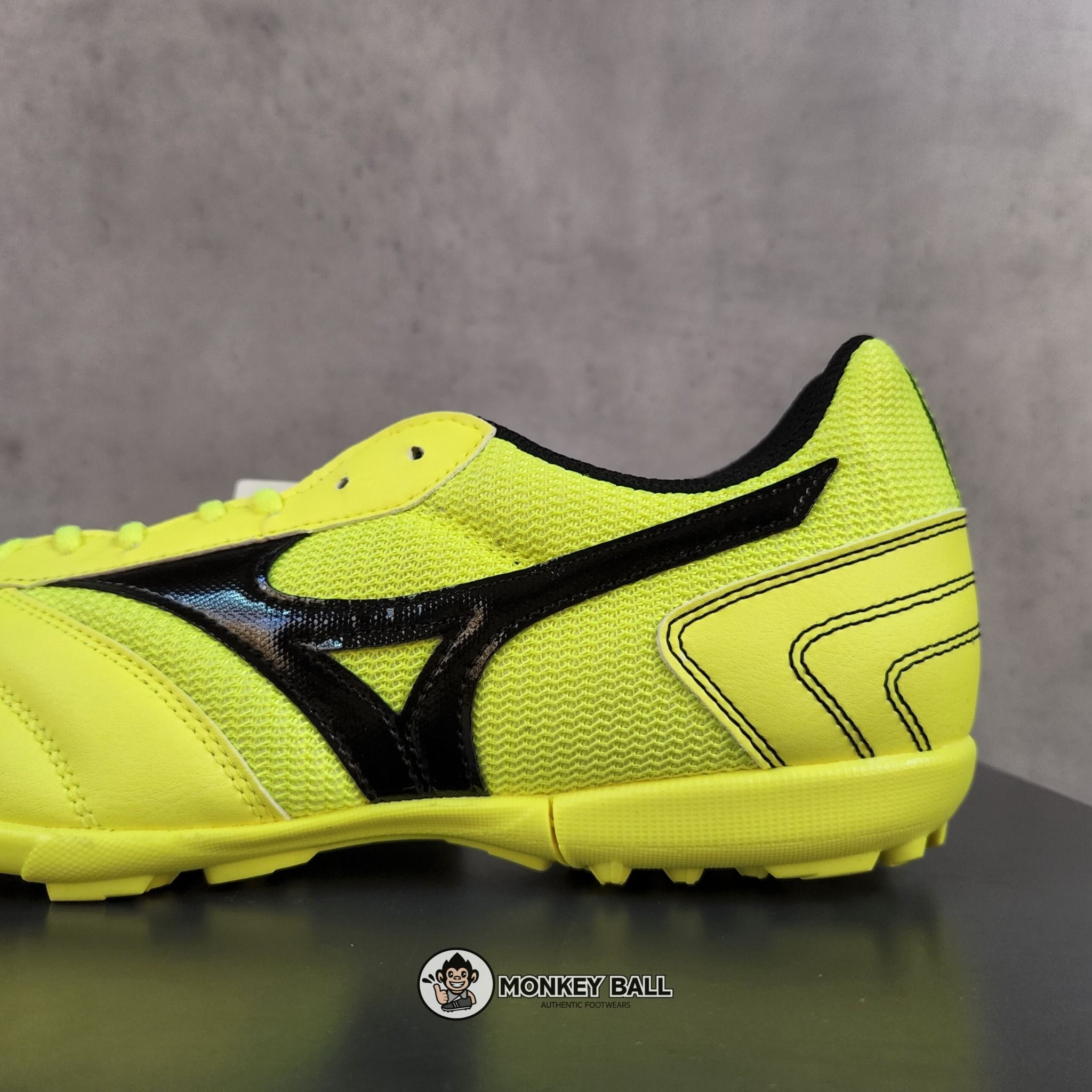 Mizuno Morelia Sala Club TF - Q1GB220345 - Vàng/Đen