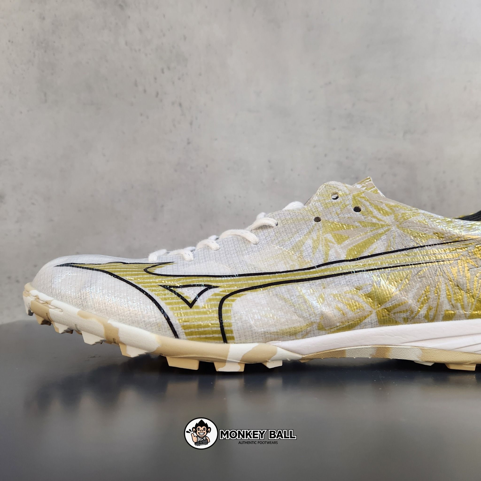 Mizuno Alpha Pro AS - P1GD246450 - Trắng bạc / Vàng đồng
