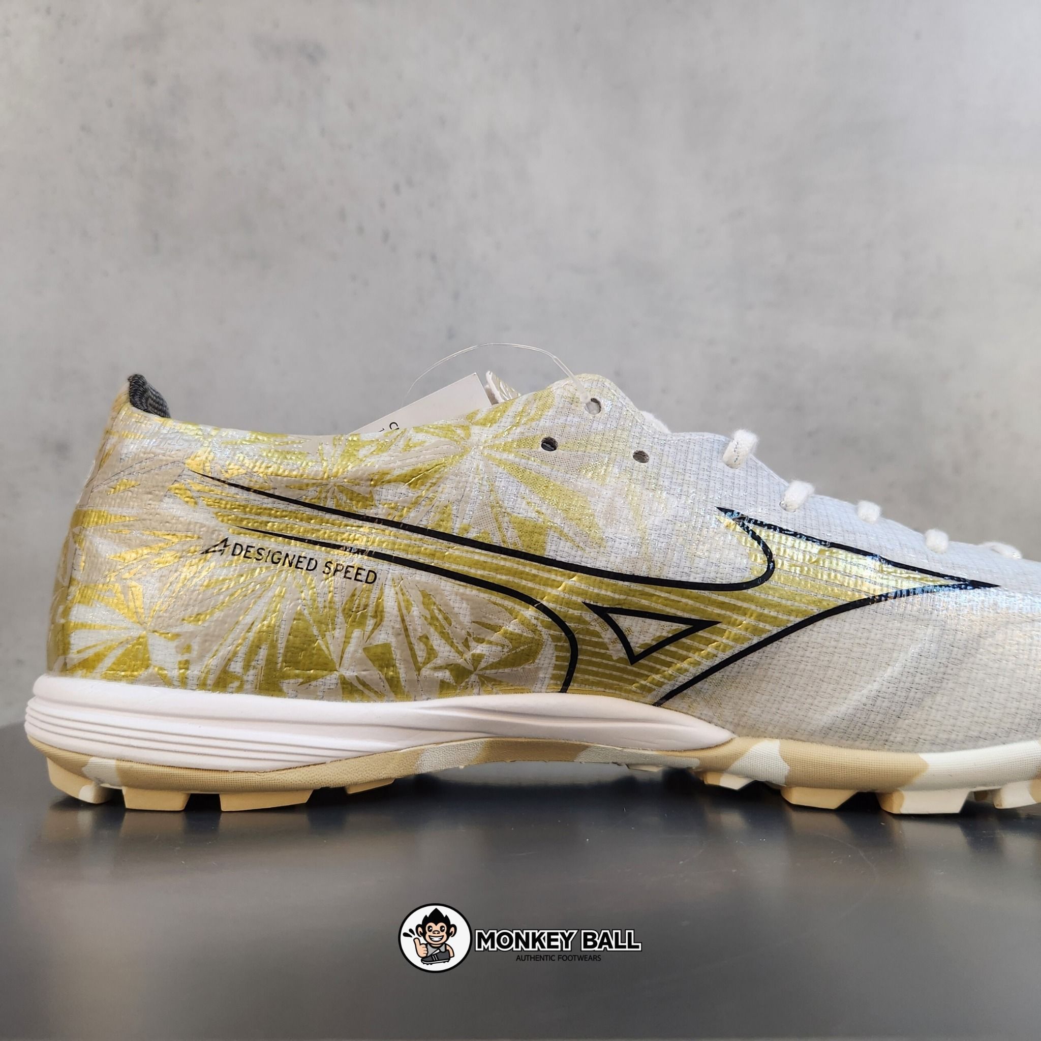 Mizuno Alpha Pro AS - P1GD246450 - Trắng bạc / Vàng đồng