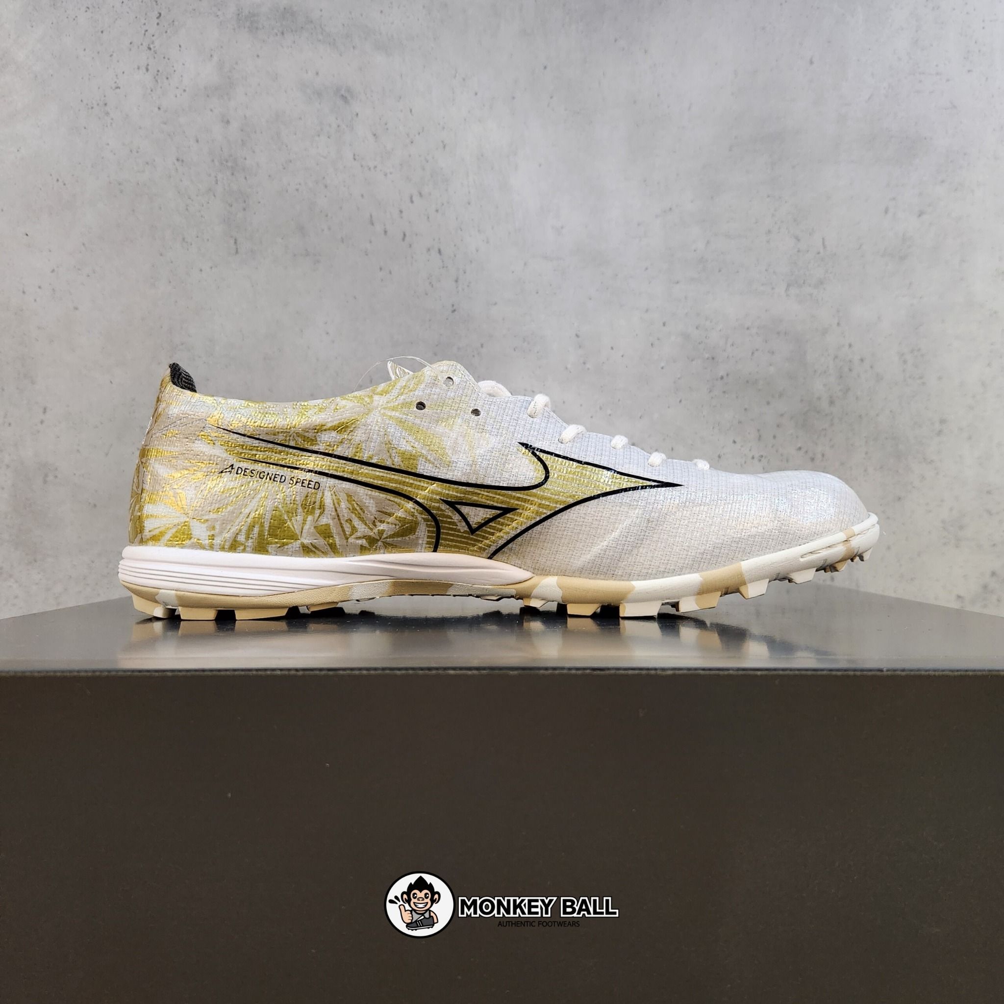 Mizuno Alpha Pro AS - P1GD246450 - Trắng bạc / Vàng đồng