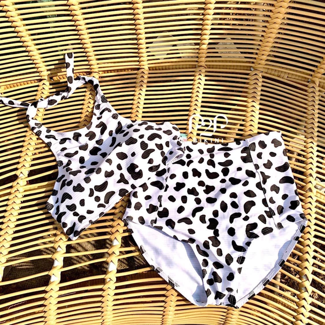 Bikini hai mảnh áo yếm, quần lưng cao họa tiết bò sữa