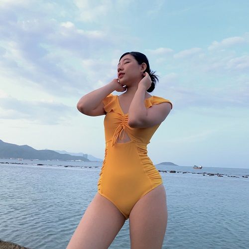 Monokini tay bèo vàng nghệ