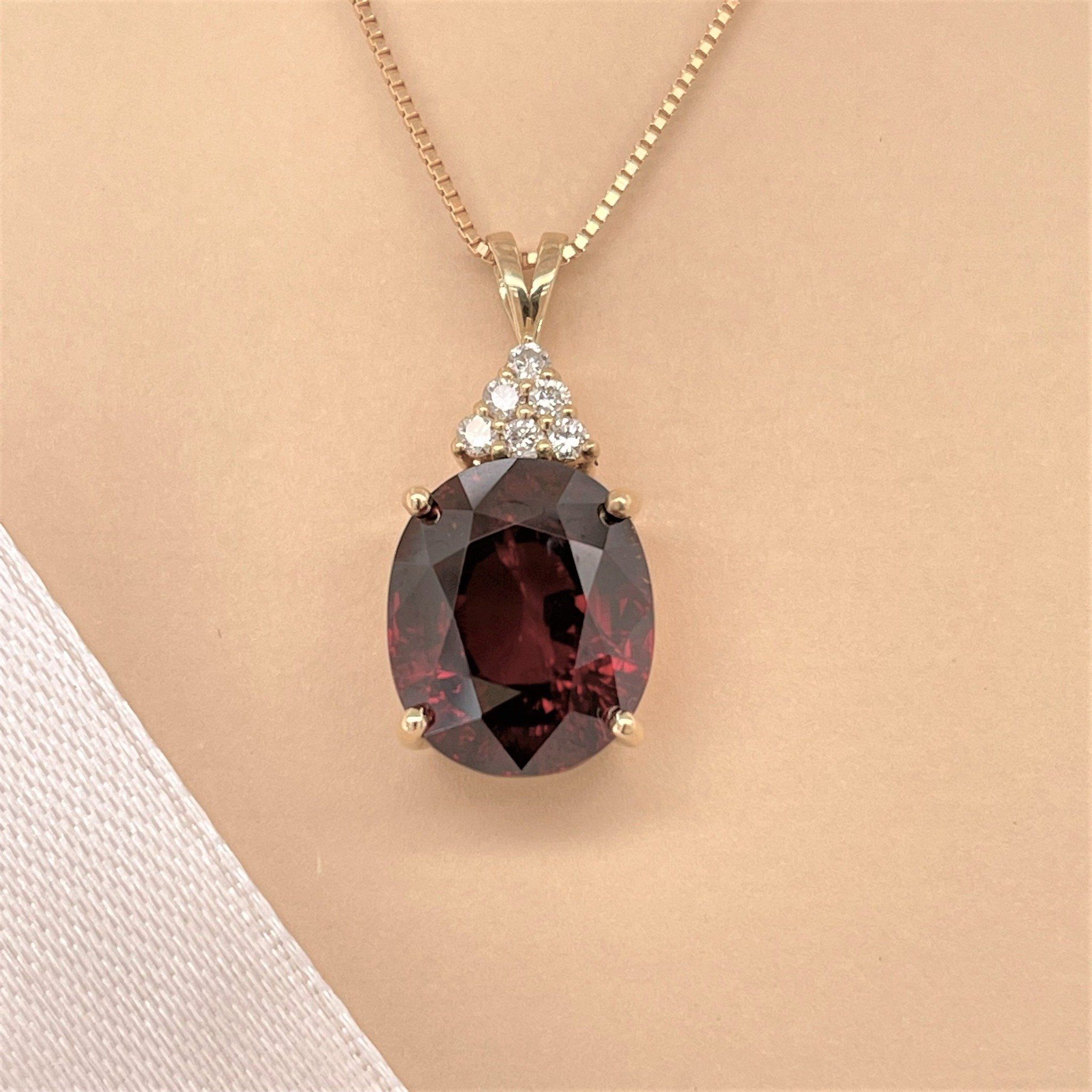 Mặt Dây Vàng K18YG đính Garnet Calista AGPD80347
