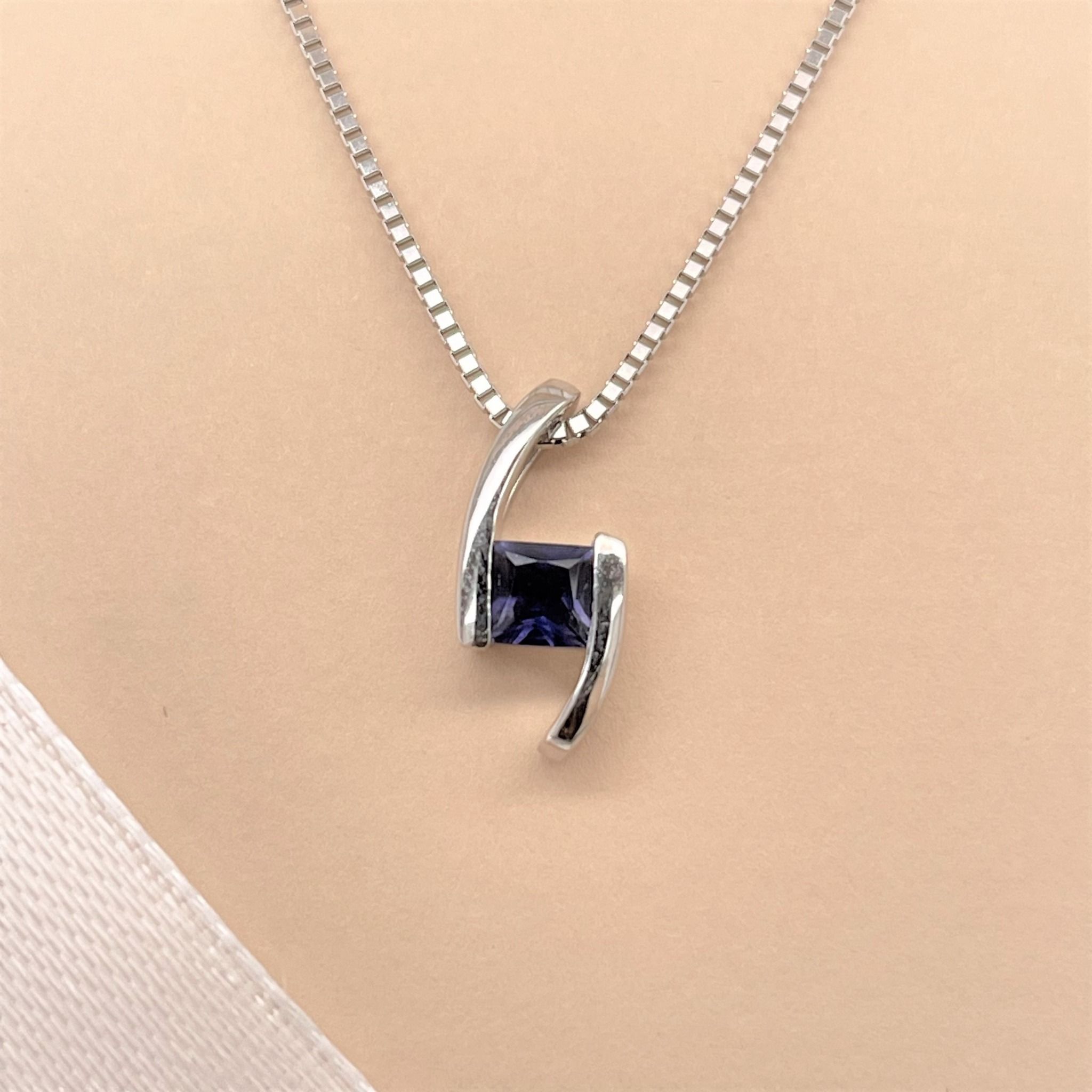 Mặt dây K14WG đính Iolite Calista EPD70199