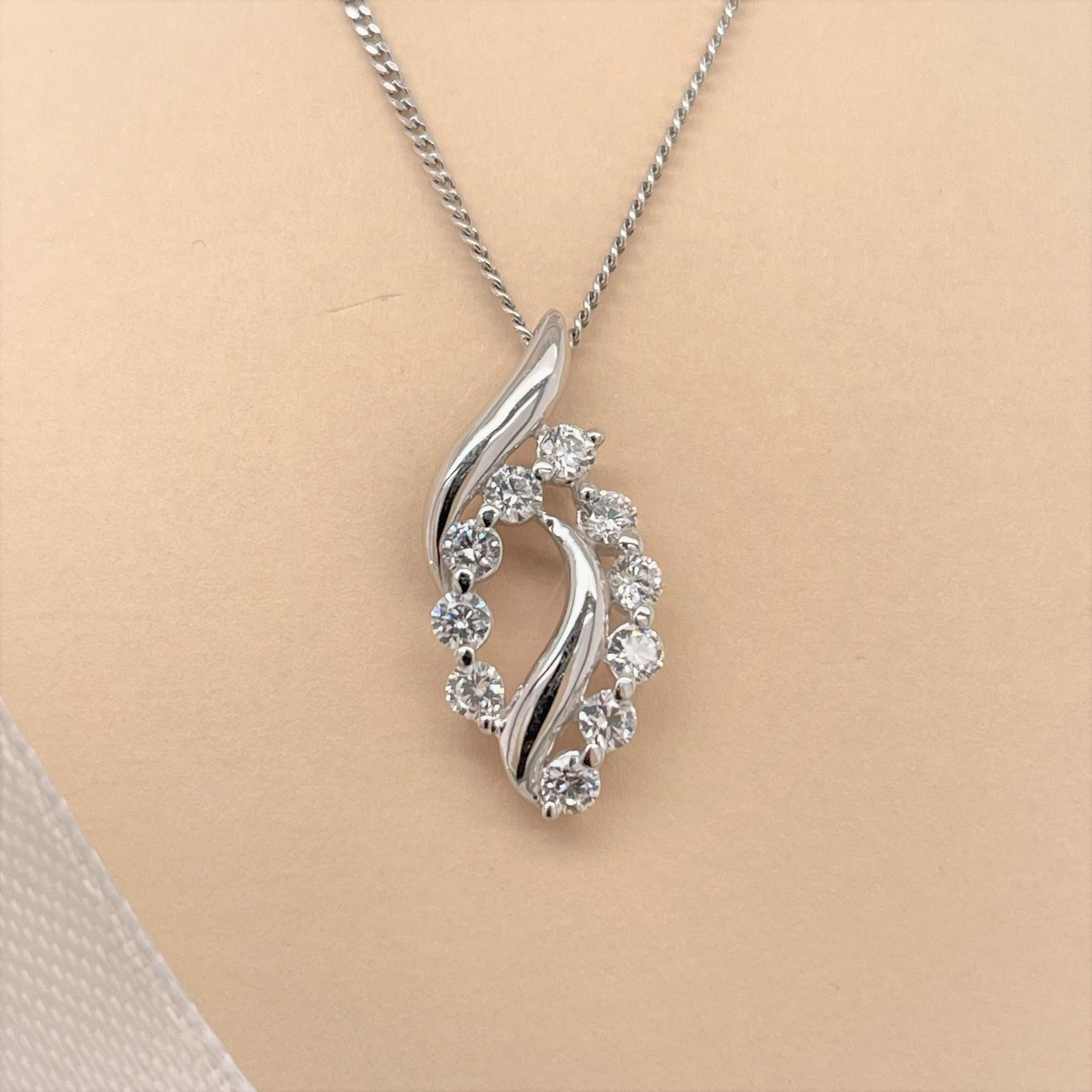 Mặt Dây Vàng K14WG đính CZ Calista EPD70260
