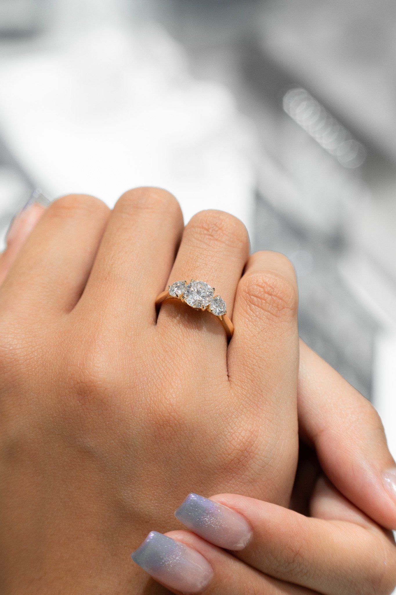Nhẫn đính hôn vàng K14YG Three-Stone gắn Moissanite WRG24220 Calista