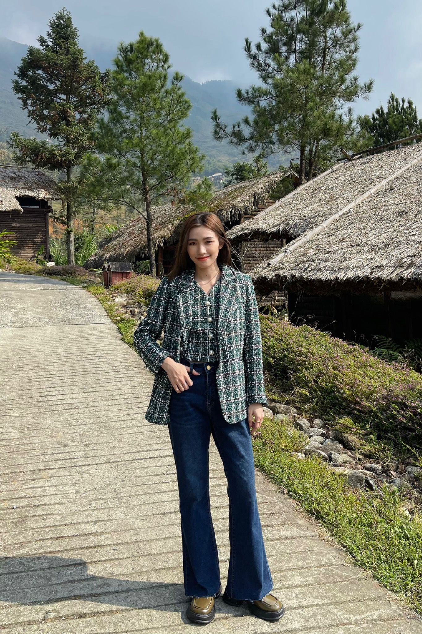Hemless Flared Jeans - Xanh Đậm