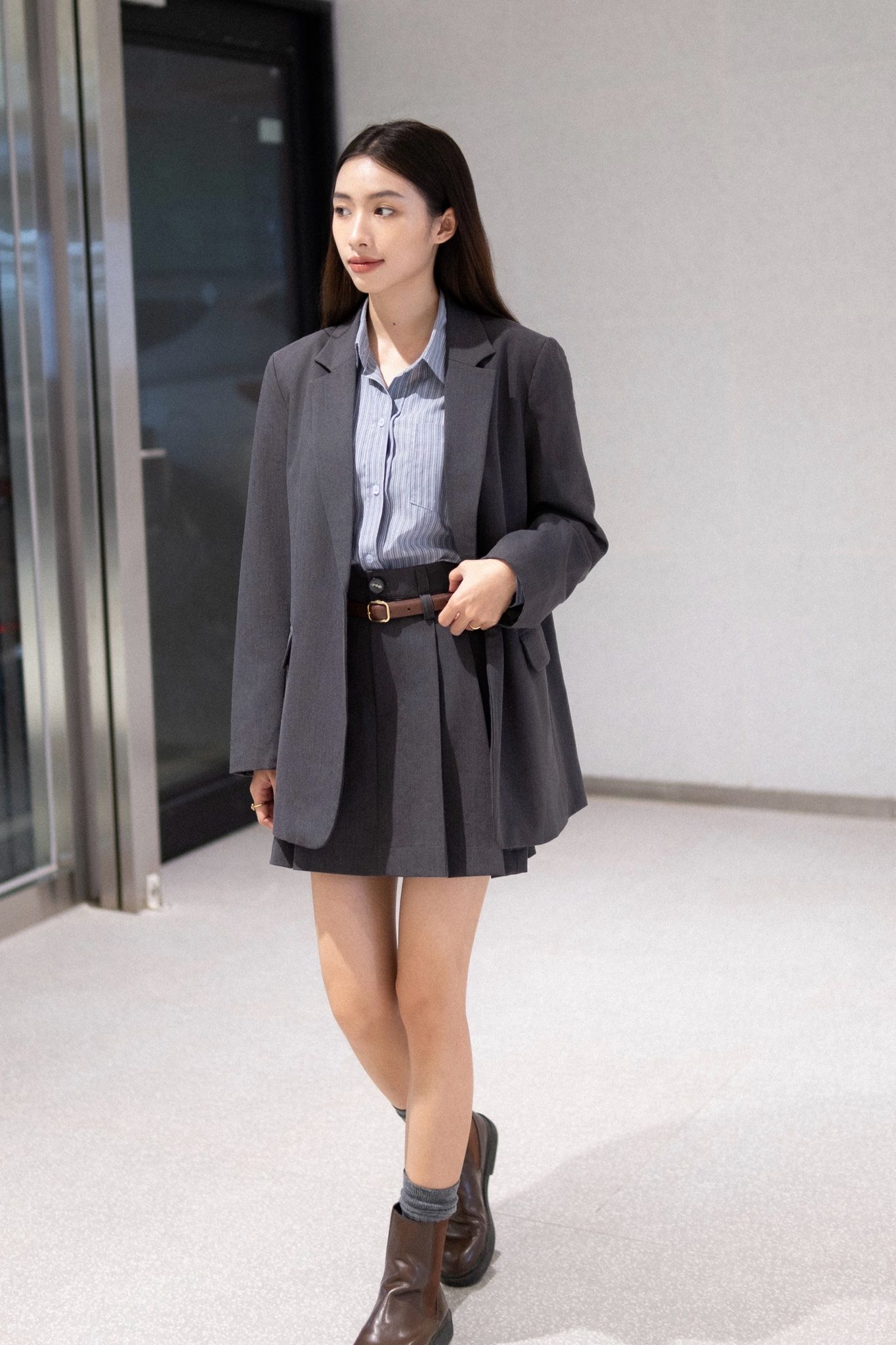 Relaxed Fit Blazer - Ghi Xám