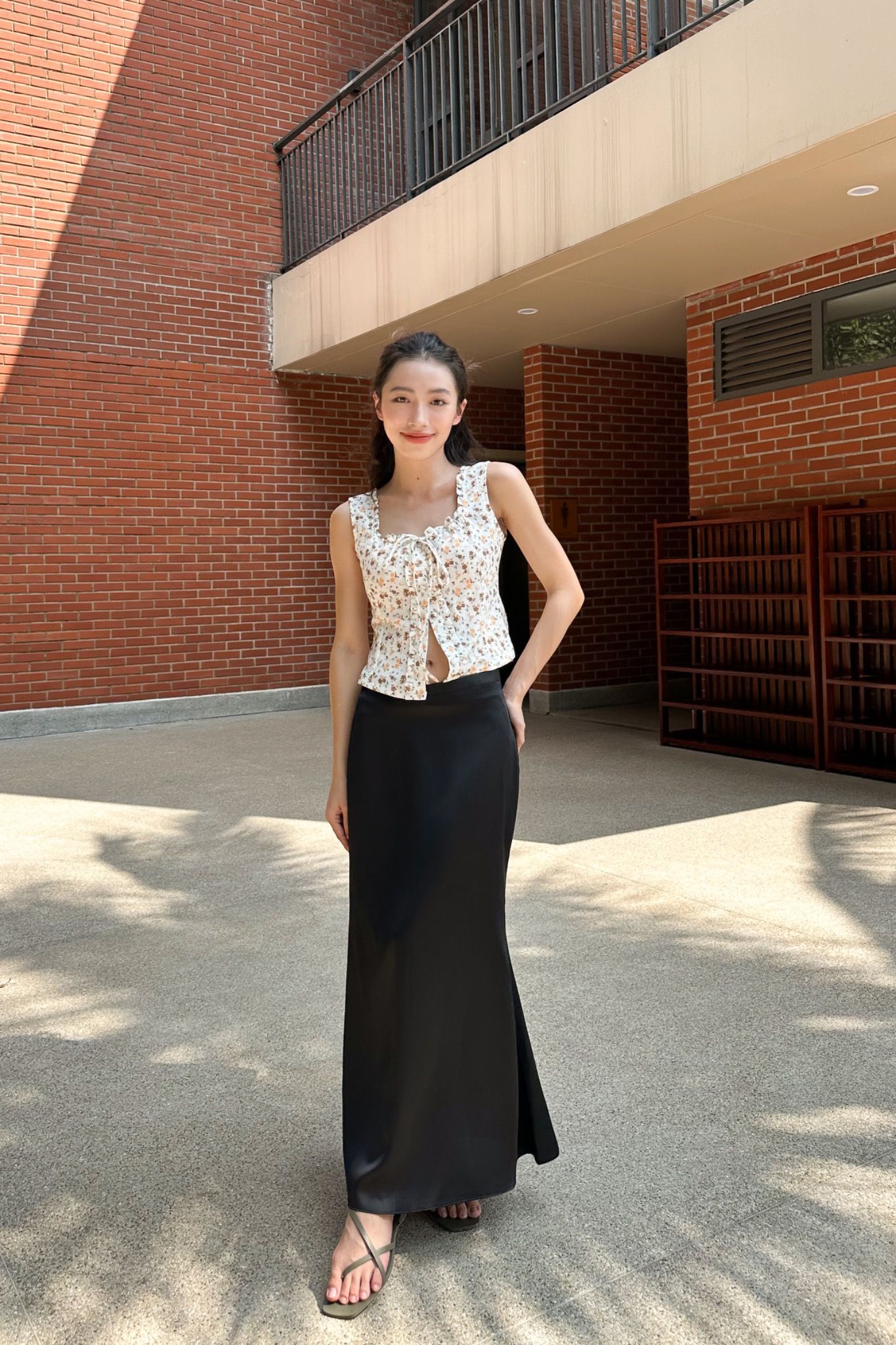 Silk Mid-waist Skirt - Đen