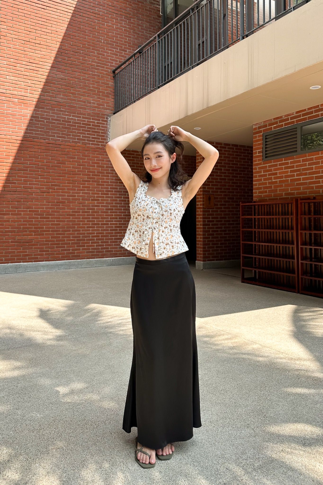 Silk Mid-waist Skirt - Đen