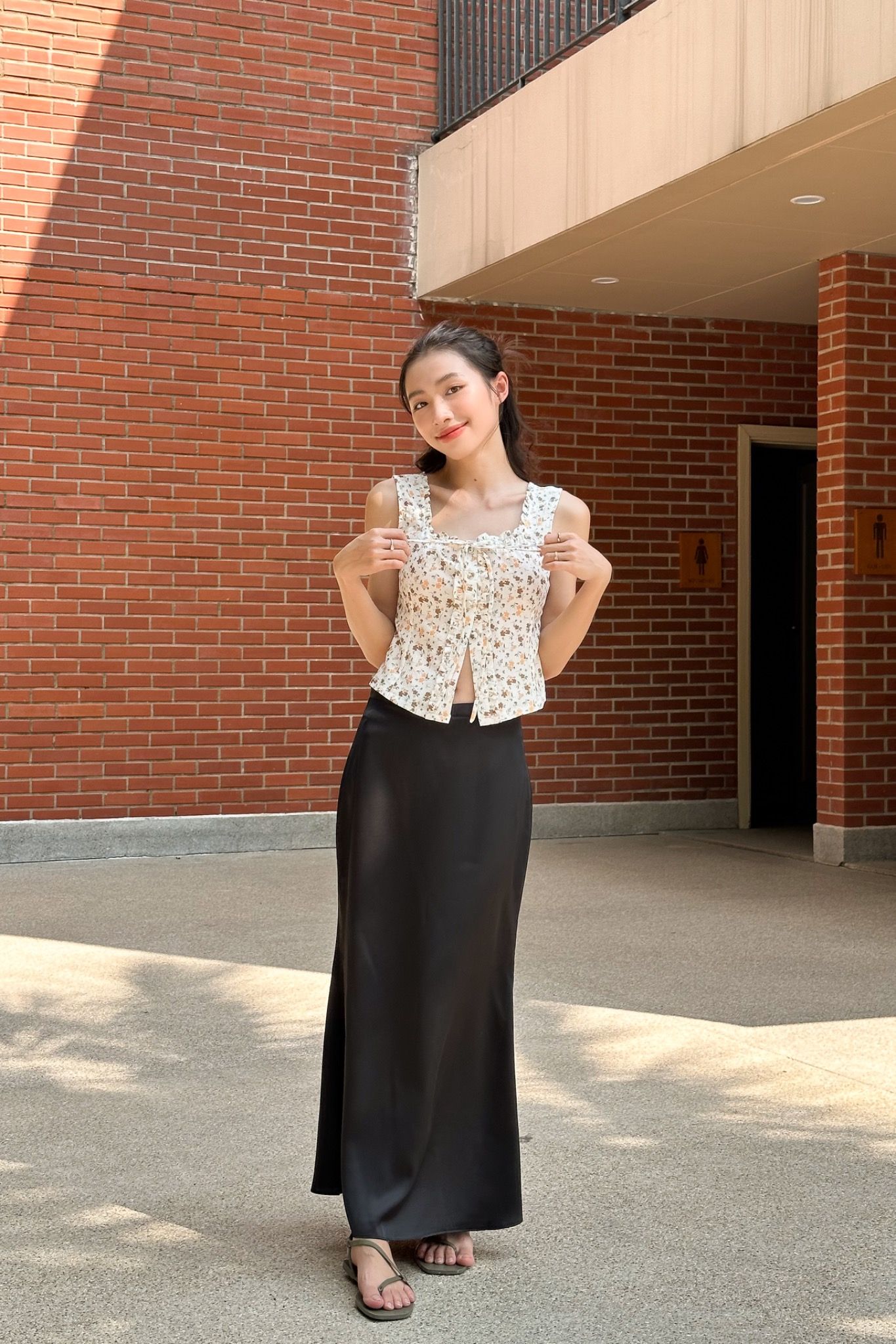 Silk Mid-waist Skirt - Đen