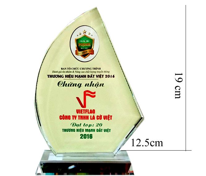 Pha lê cánh buồm