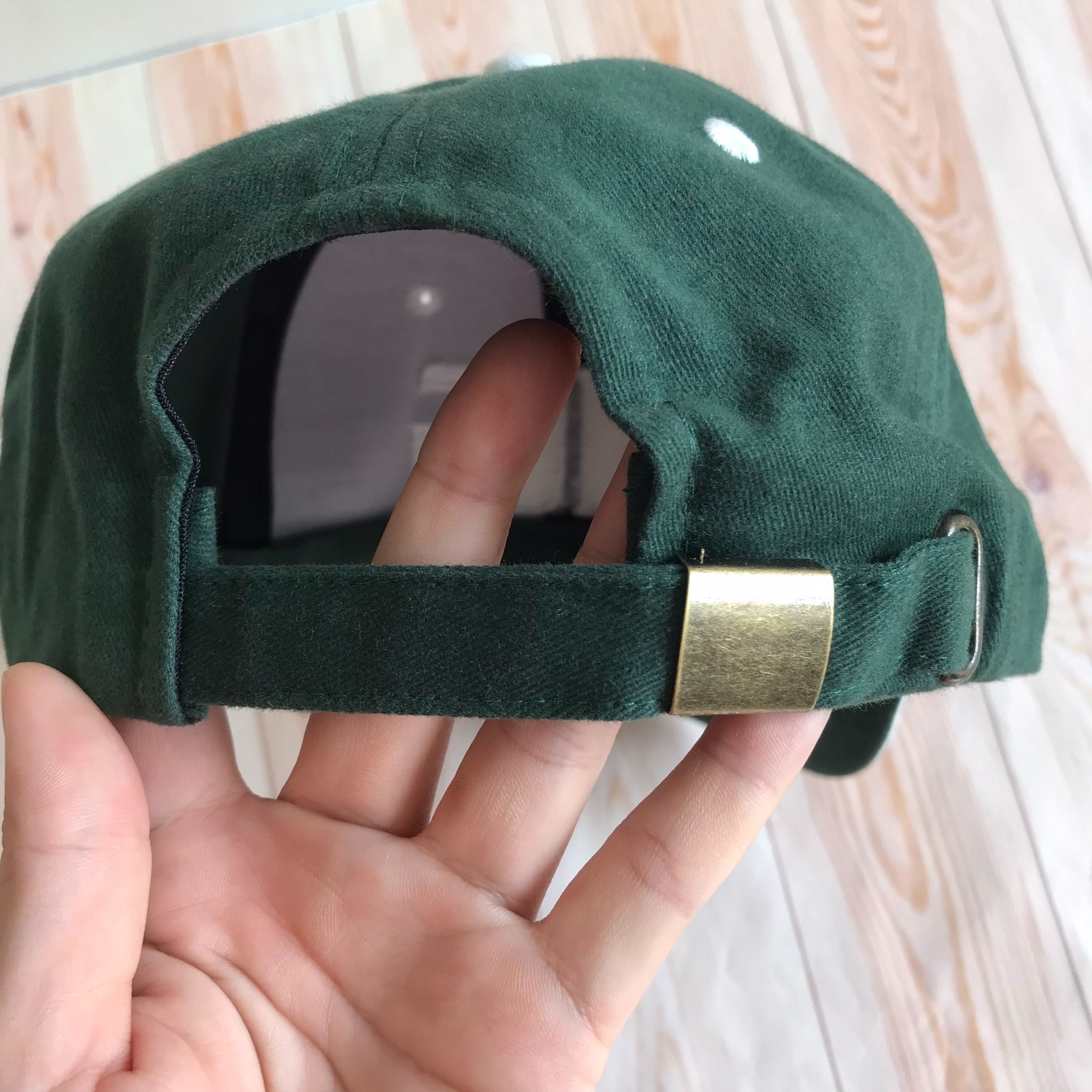 Mũ lưỡi trai màu rêu phối 2 sọc