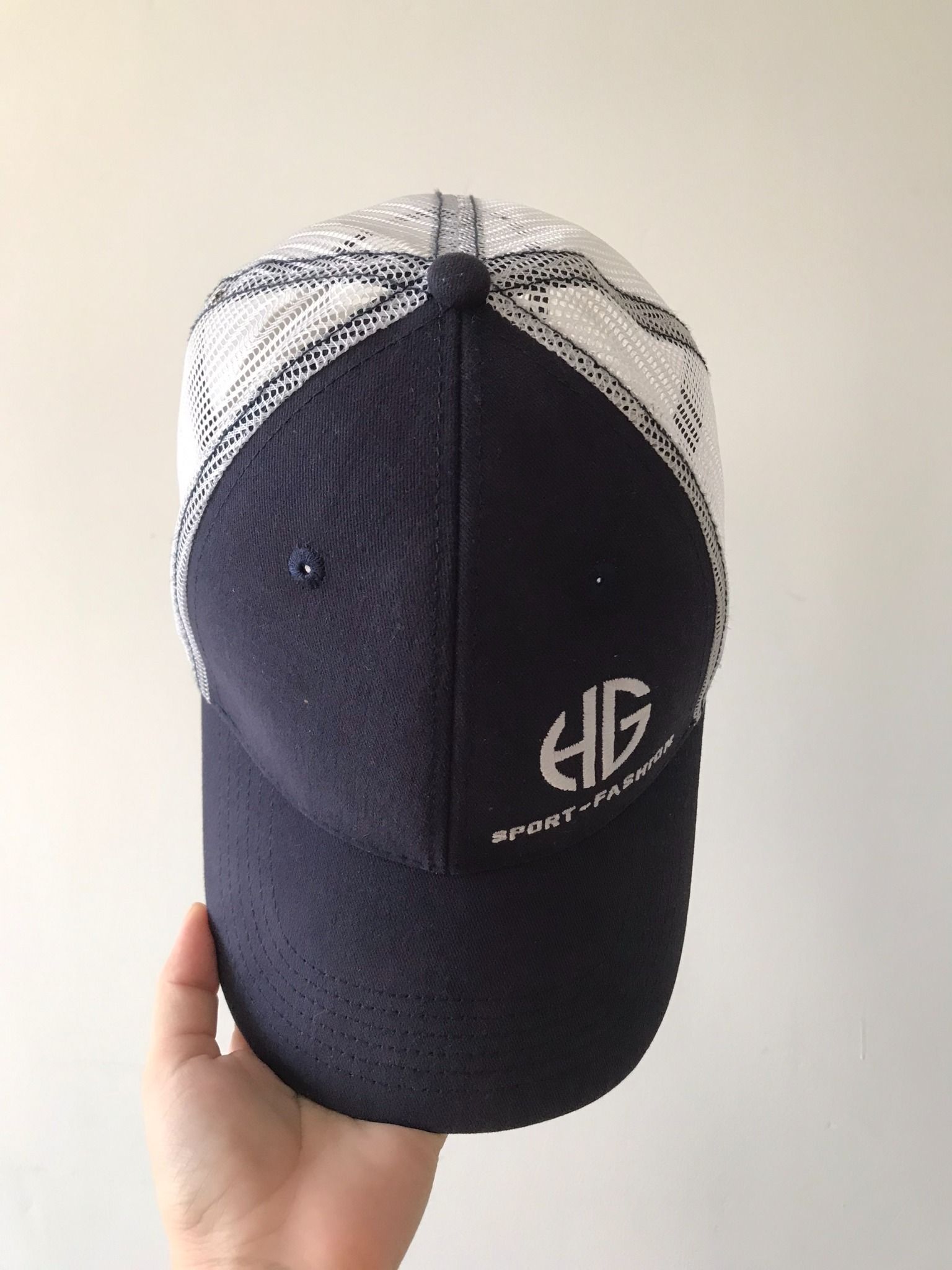 Mũ lưỡi trai màu tím than phối lưới trắng