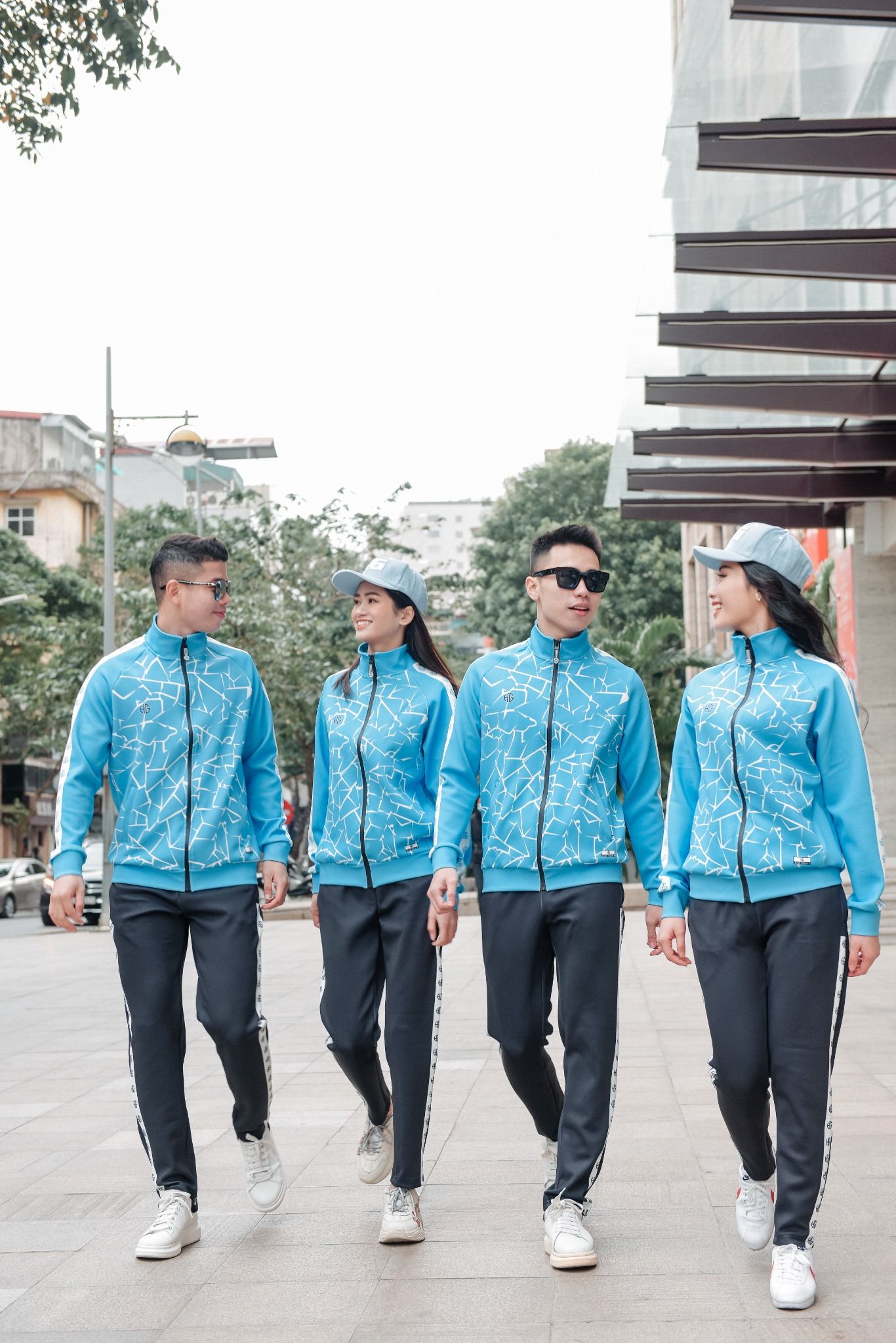 Bộ thể thao nam nữ nỉ trơn cổ dựng JK37