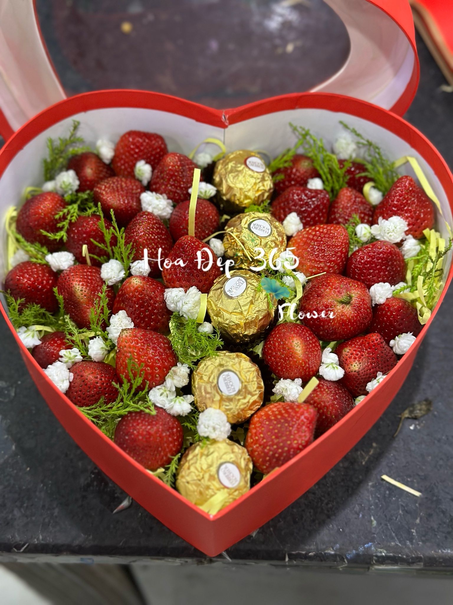 Hộp Hoa Trái Tim Dâu Tây Mix Chocolate - TC51 - Quà 14/2