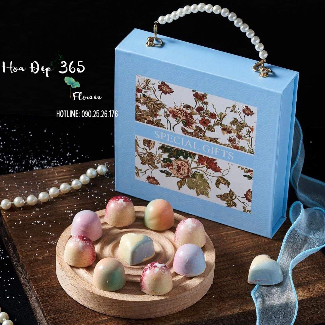 Hộp Chocolate Hoa Xanh Quai Xách Ngọc Trai - HCCL10 - Quà Tặng 14/2