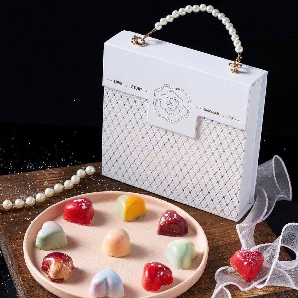Hộp Chocolate Chanel Trắng - HCCL13