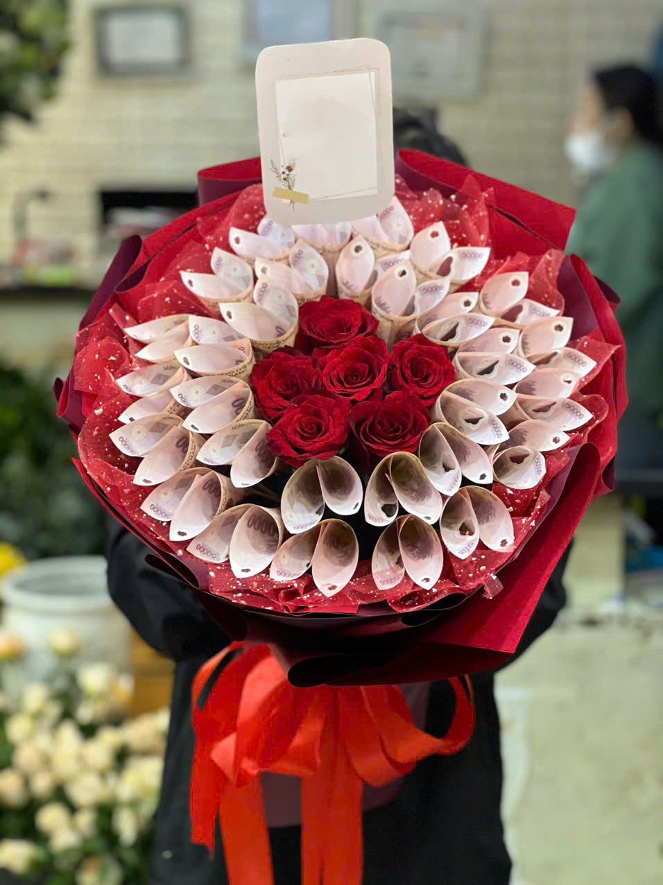 Bó Hoa Tiền 50k Mix Hoa Hồng Đỏ - BT26