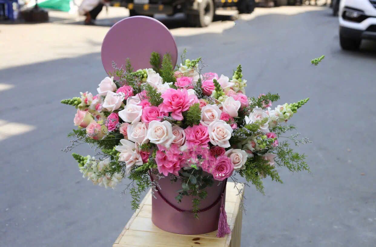 Hộp Hoa Sắc Hồng - HCH110
