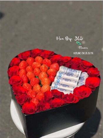 Hộp Quà Dâu Tây Mix Hoa Hồng - HH50 - Hoa 20/10