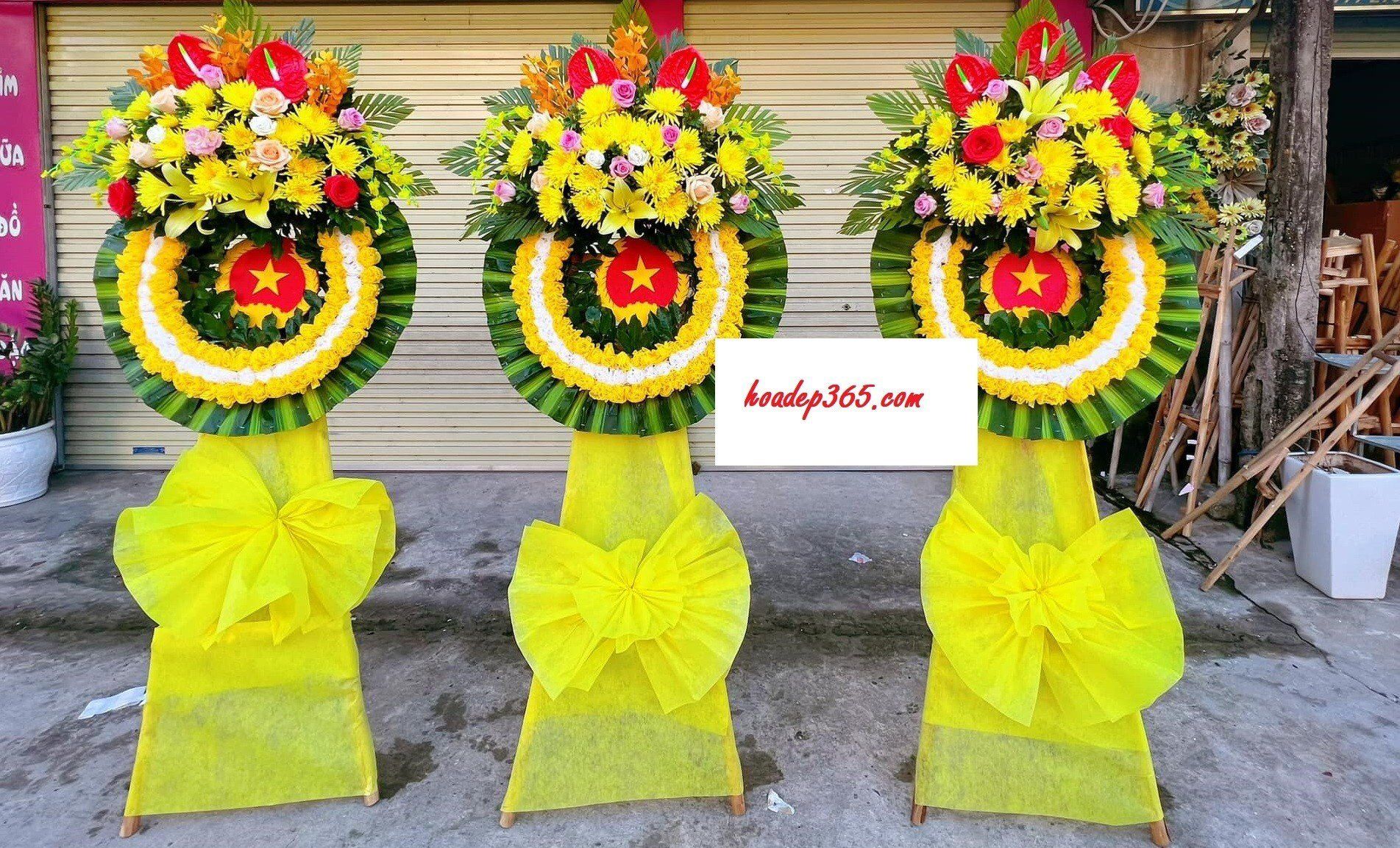 Tổ Quốc Kính Yêu - HTL121 - Vòng Hoa Tang Lễ