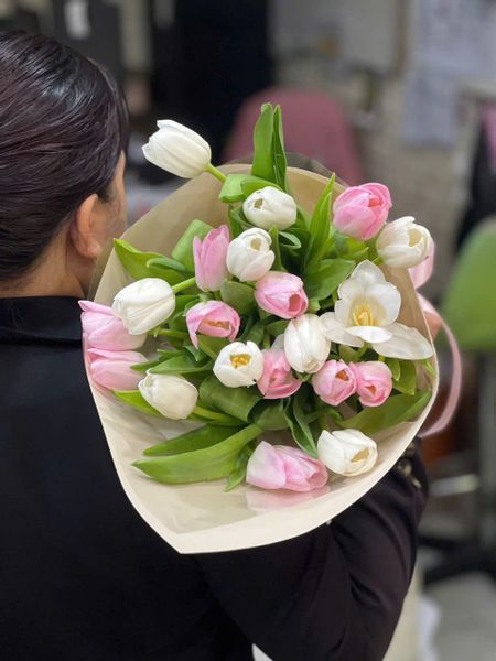 Bó hoa 10 bông tulip Hà Lan trắng rất hiếm gặp