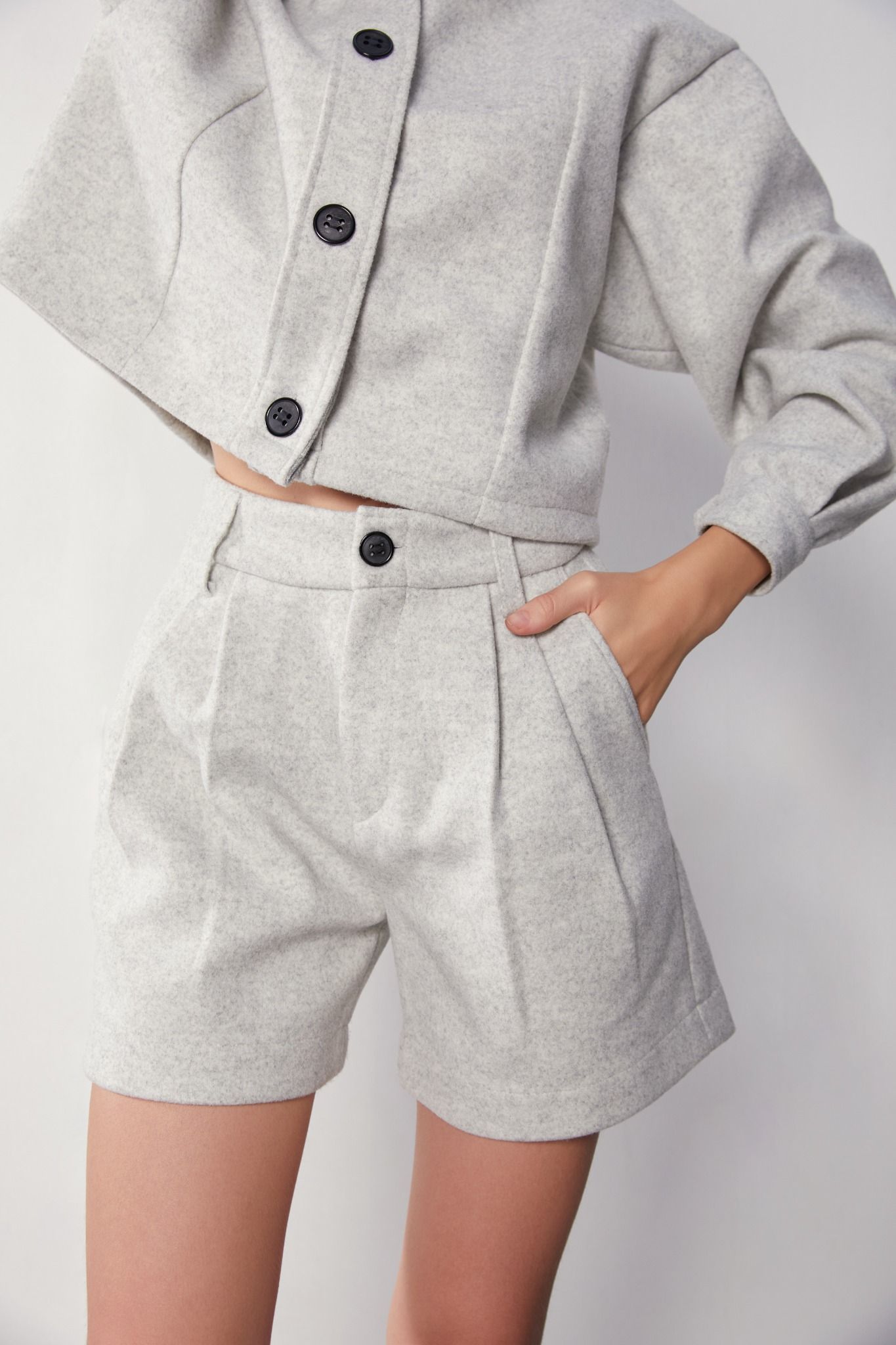 FELTED WOOL SHORT - ICE GREY