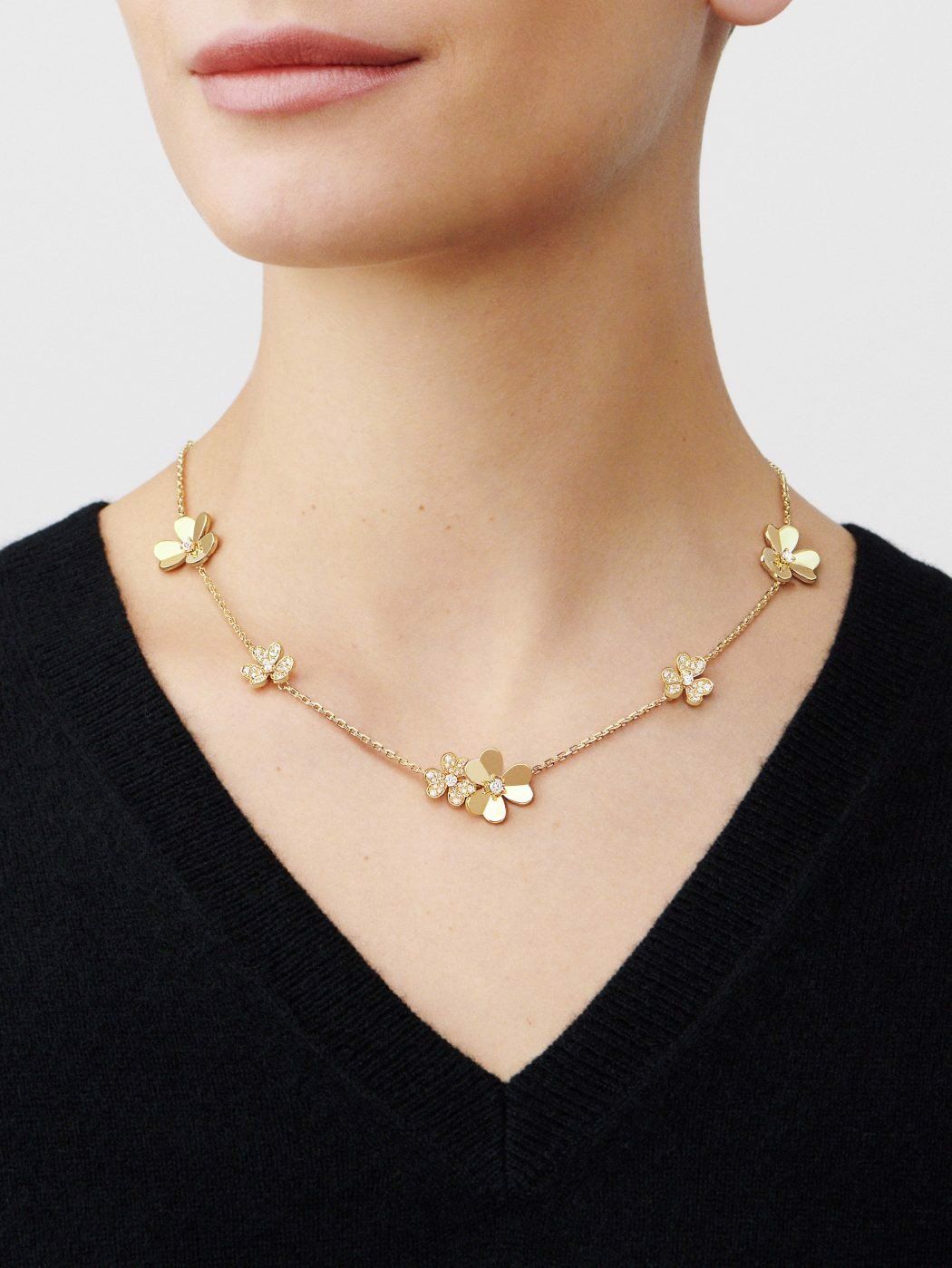 VCA Frivole necklace, 9 flowers