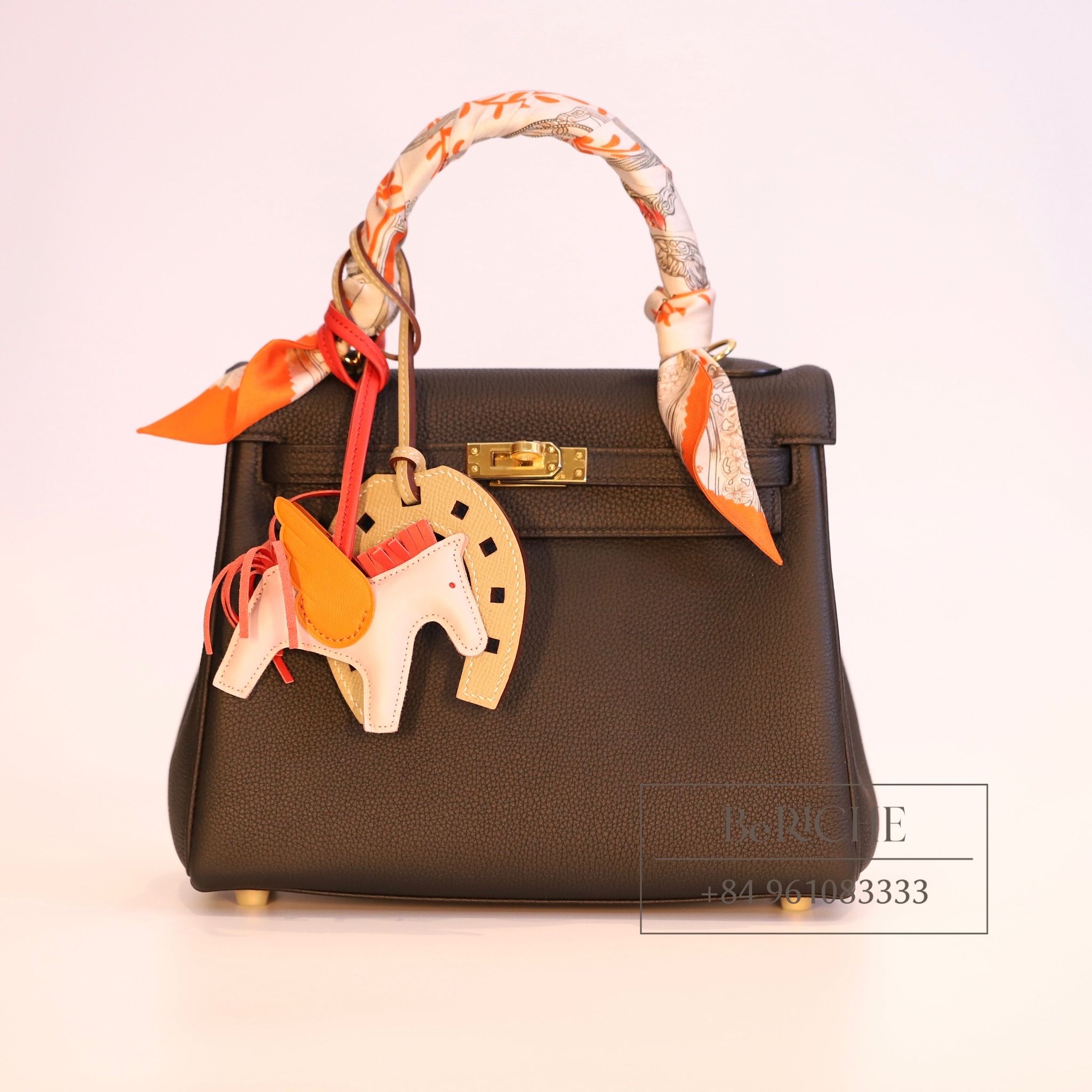 Paddock Fer A Cheval Charm