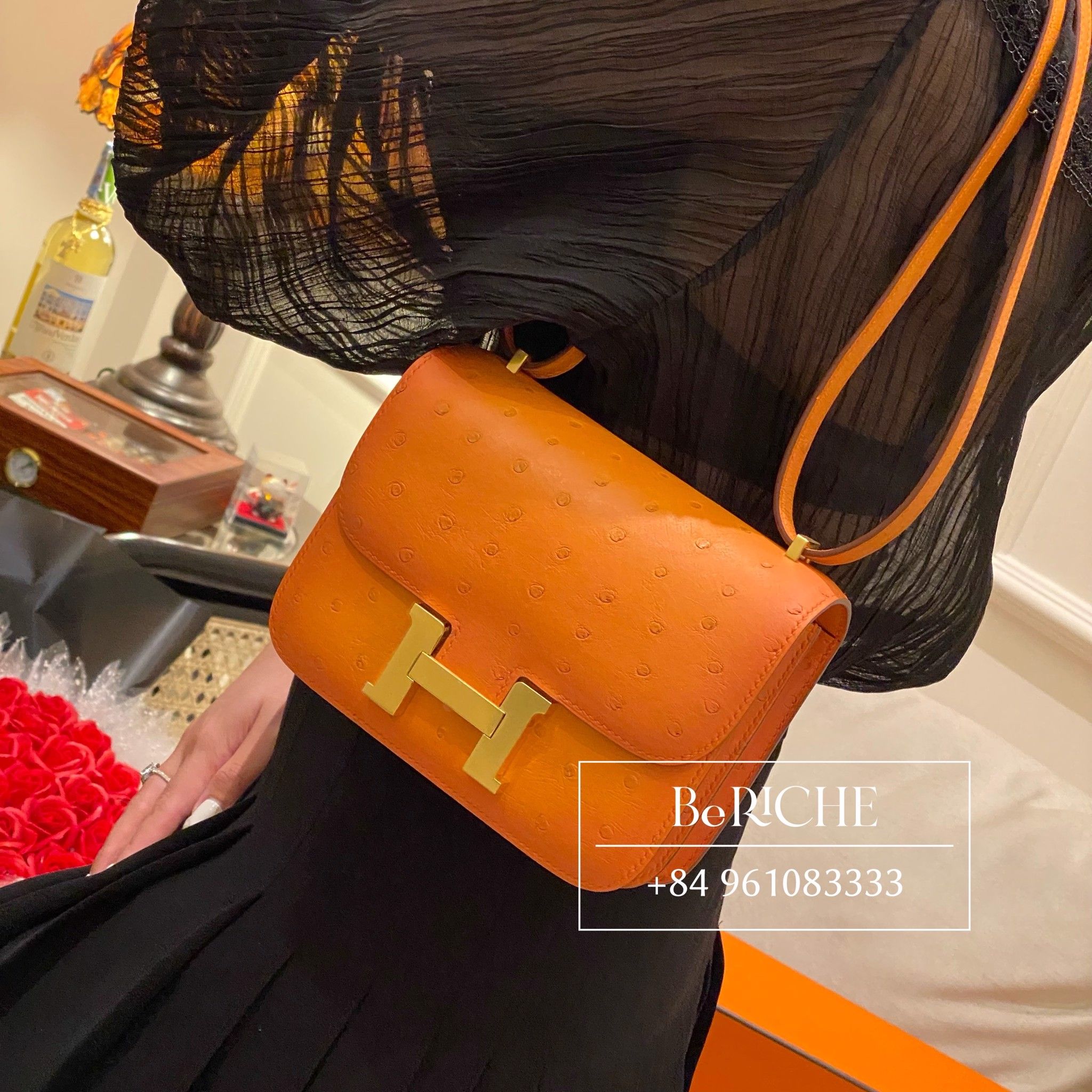 Constance 18 Ostrich Abricot GHW