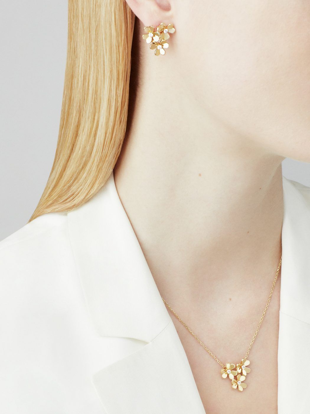 VCA Frivole earrings, 3 flowers