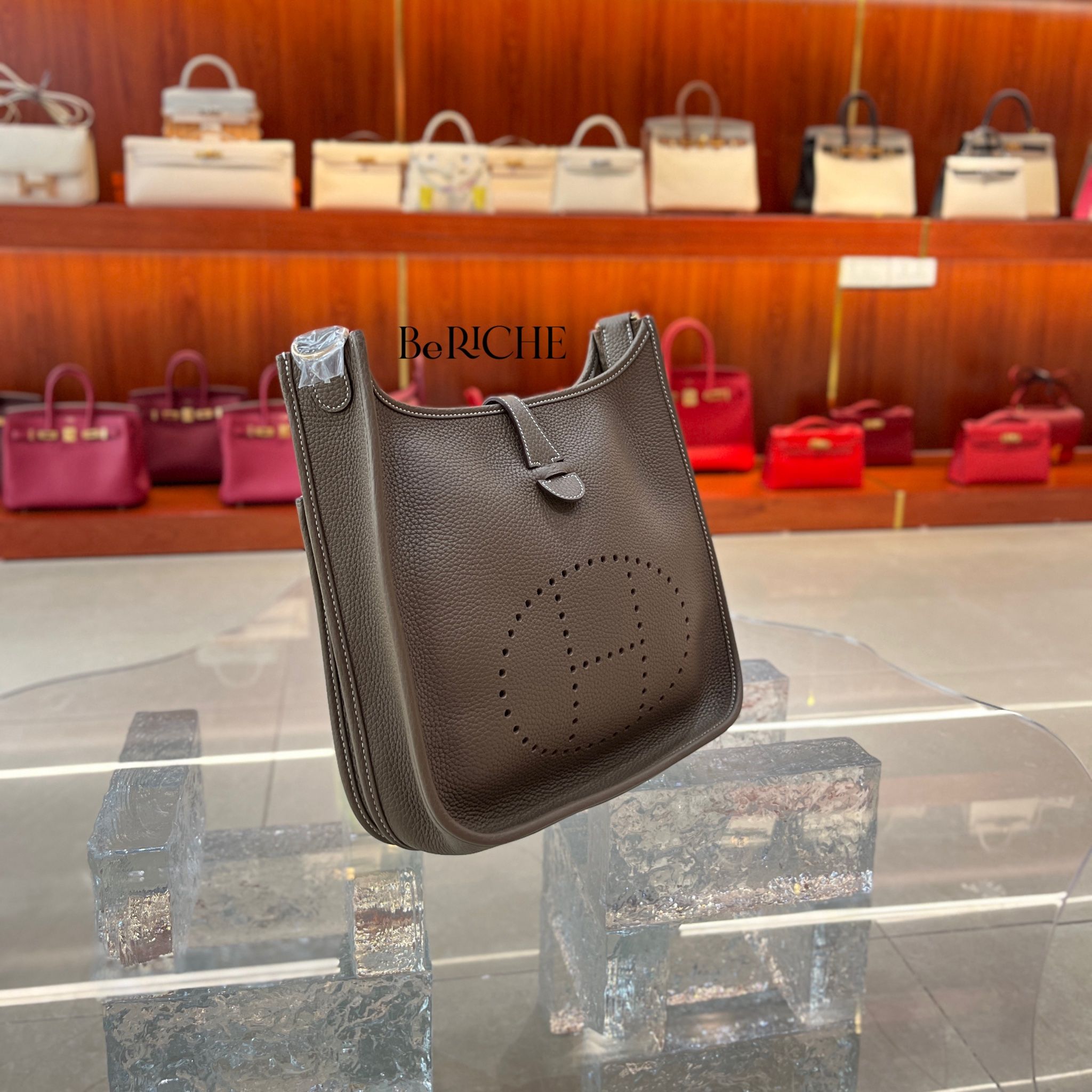 Evelyne 29 Clemence Leather Etoup