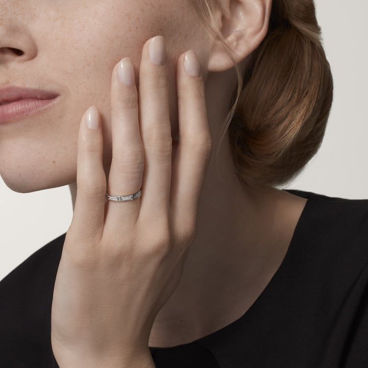 Cartier love ring small, diamond