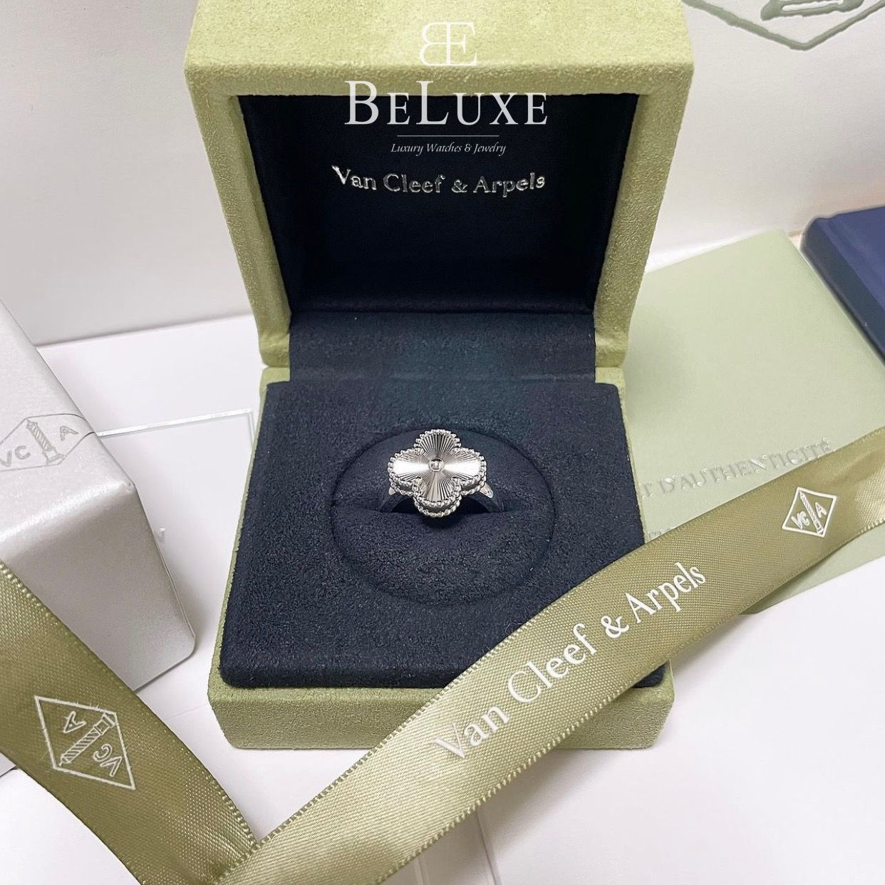 VCA Vintage Alhambra ring