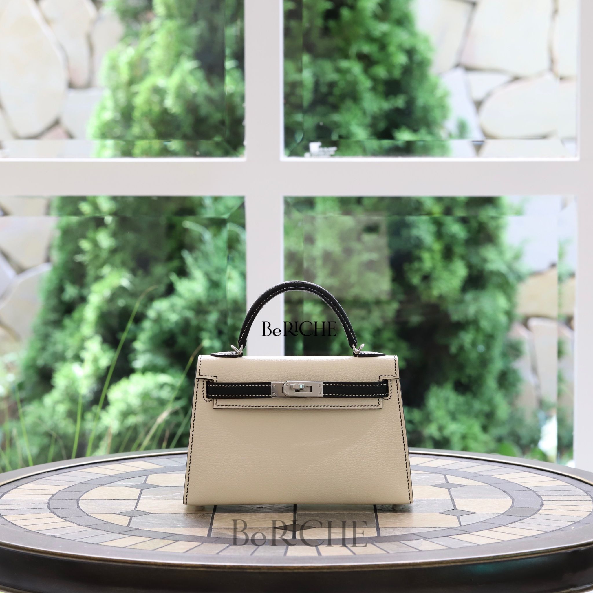 Kelly mini Hss K20 Chevre Blanc/ Black PHW