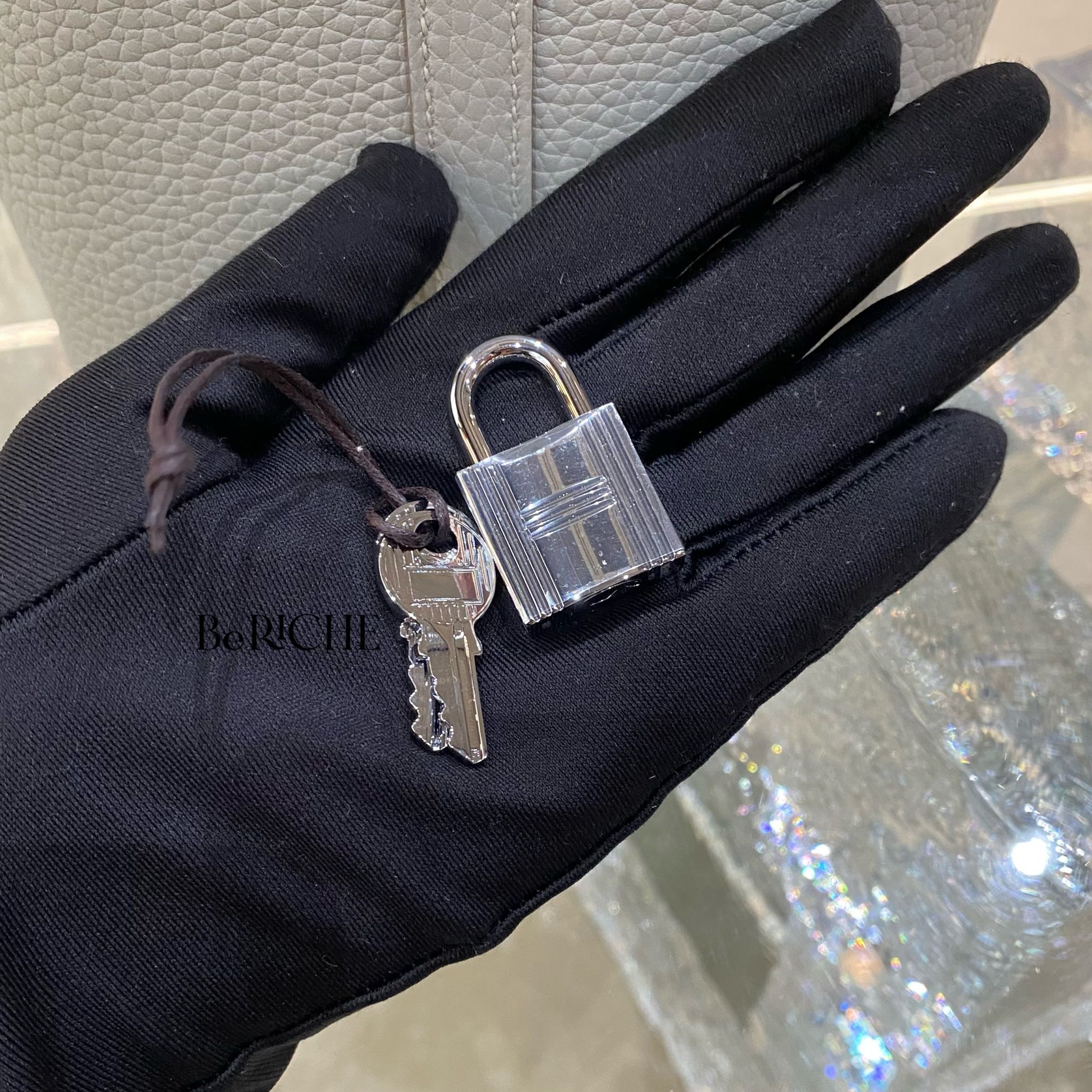 Picotin P18 Cleamance Leather Gris Perle PHW