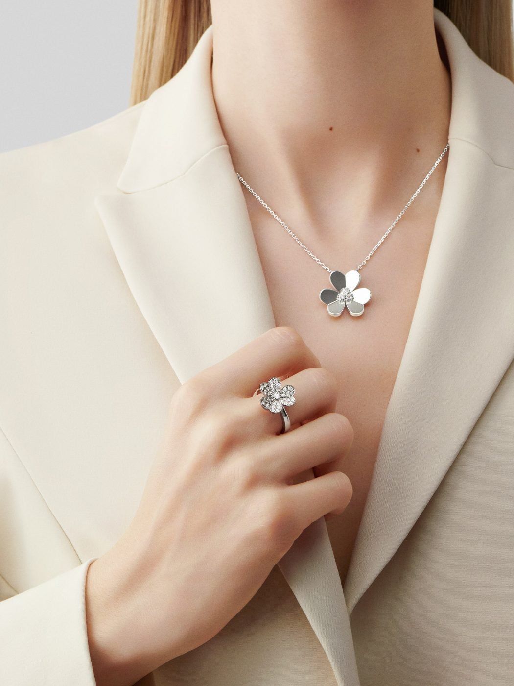 VCA Frivole ring, 1 flower