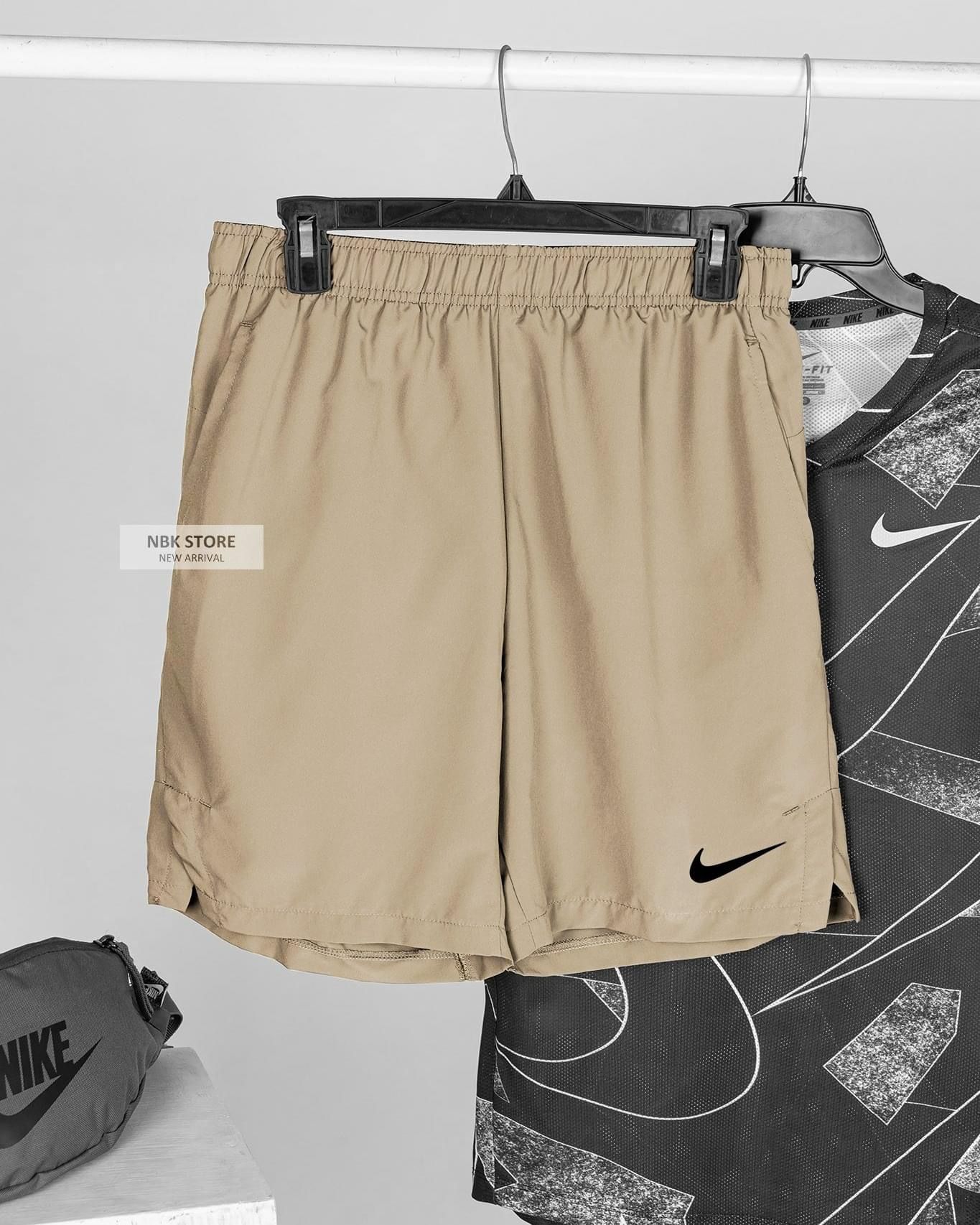 SHORT NIKE SOLO ( 8 INCH )