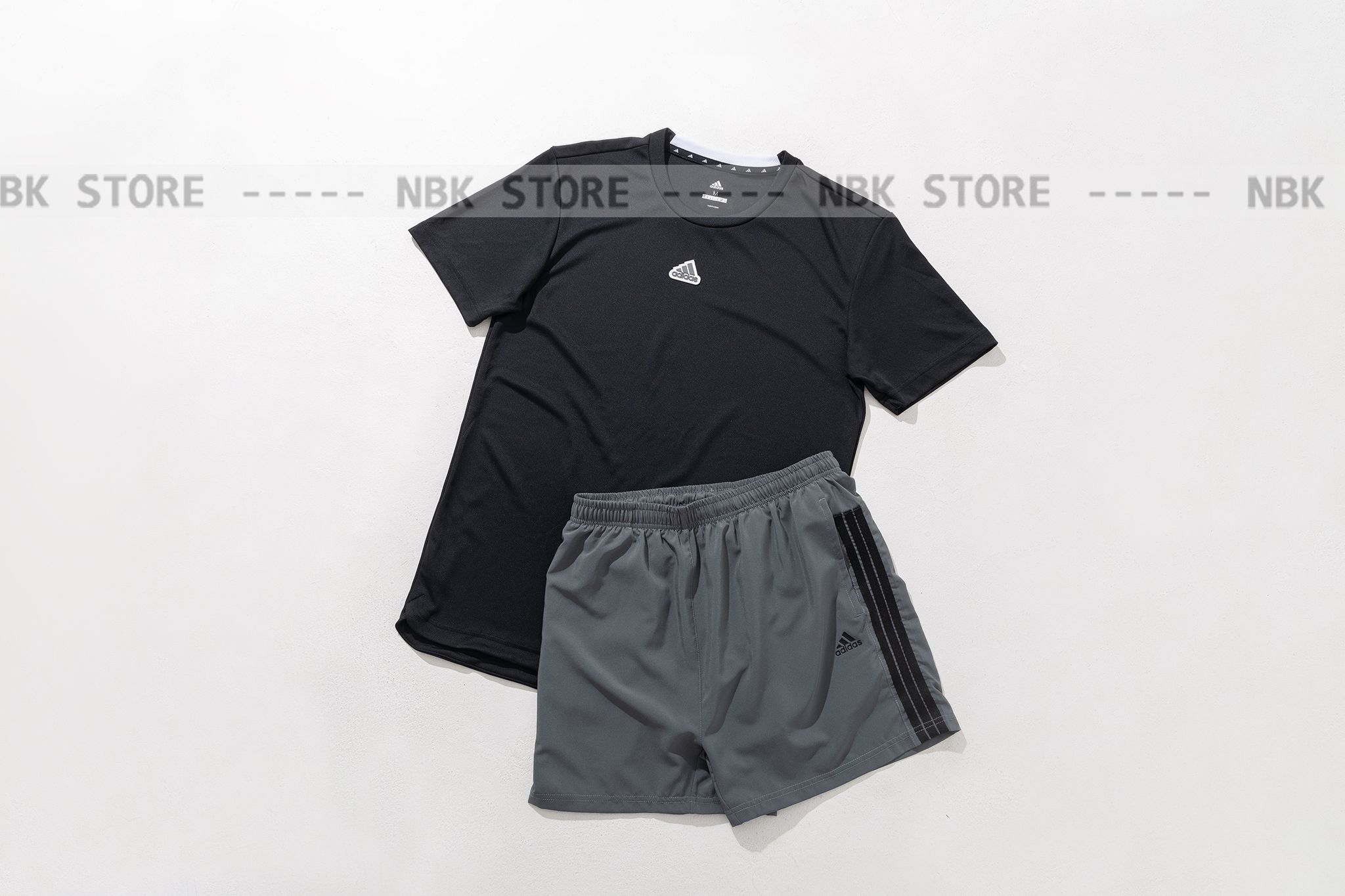 T- Shirt Adidas Logo Nổi