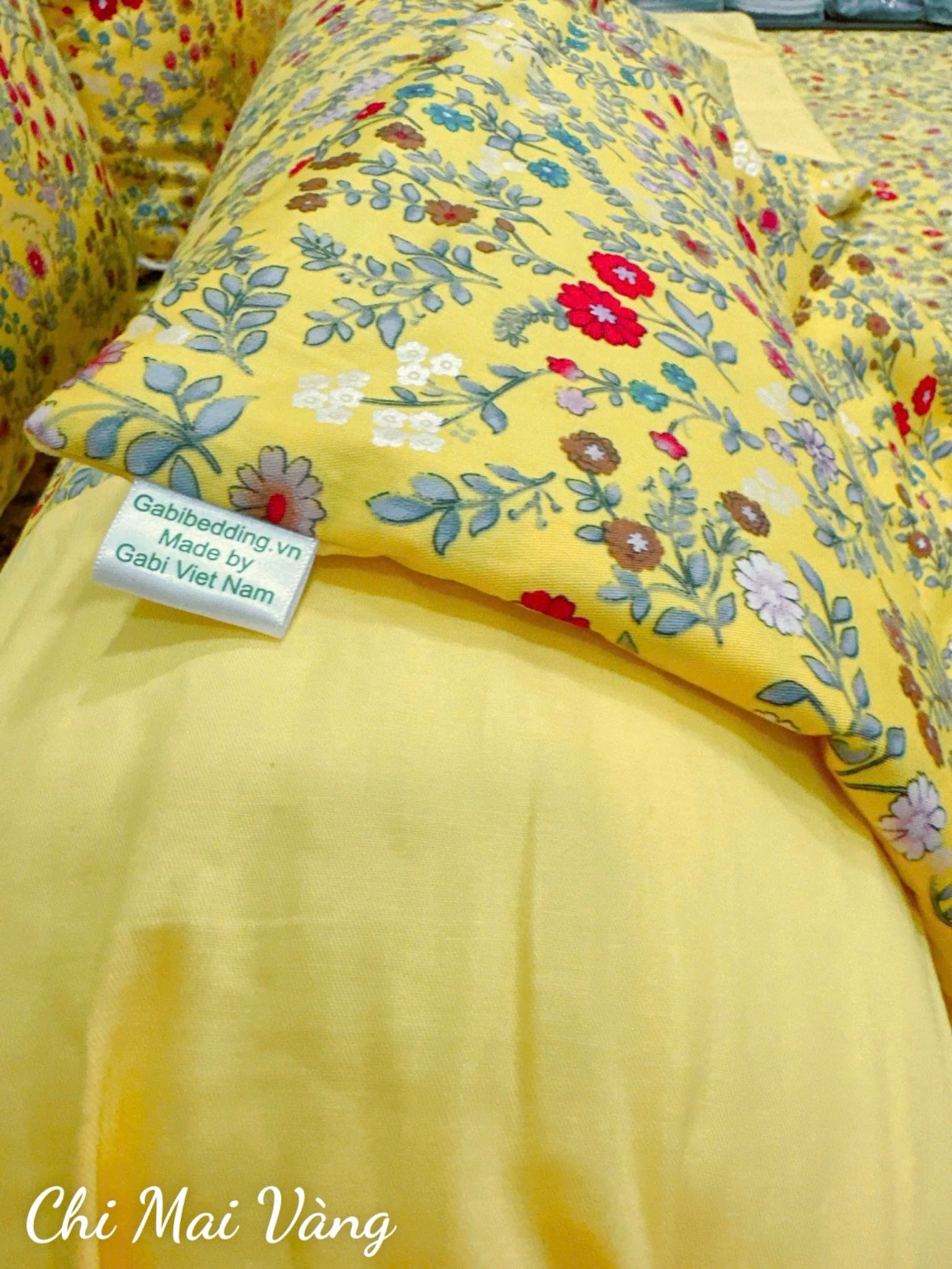 Satin Chi Mai Vàng