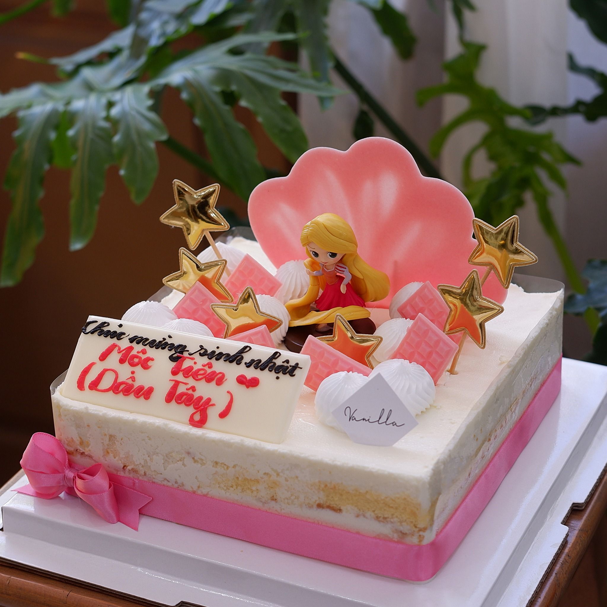 Bánh mousse dừa trang trí chủ đề bé gái