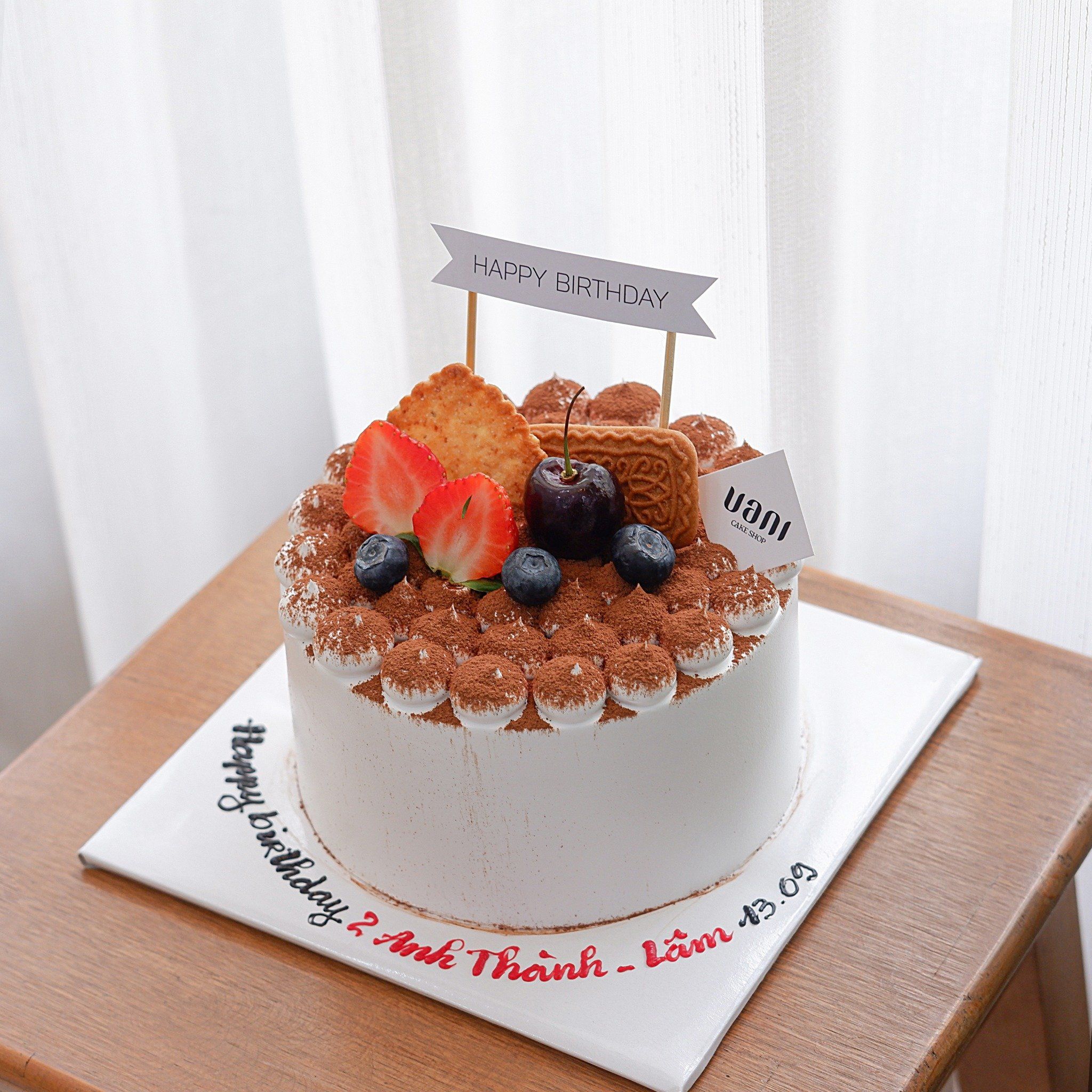Bánh gắn dâu, việt quất, cherry, bánh