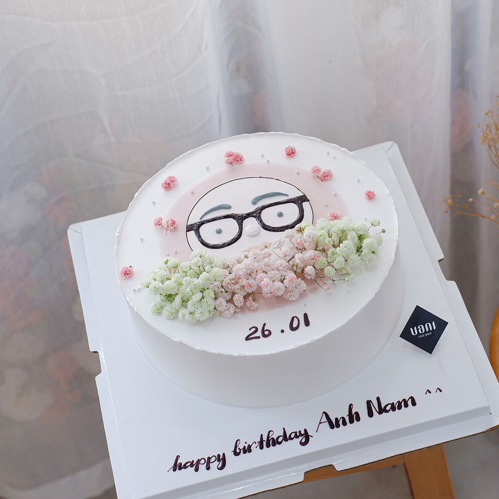 Bánh vẽ gắn hoa tươi