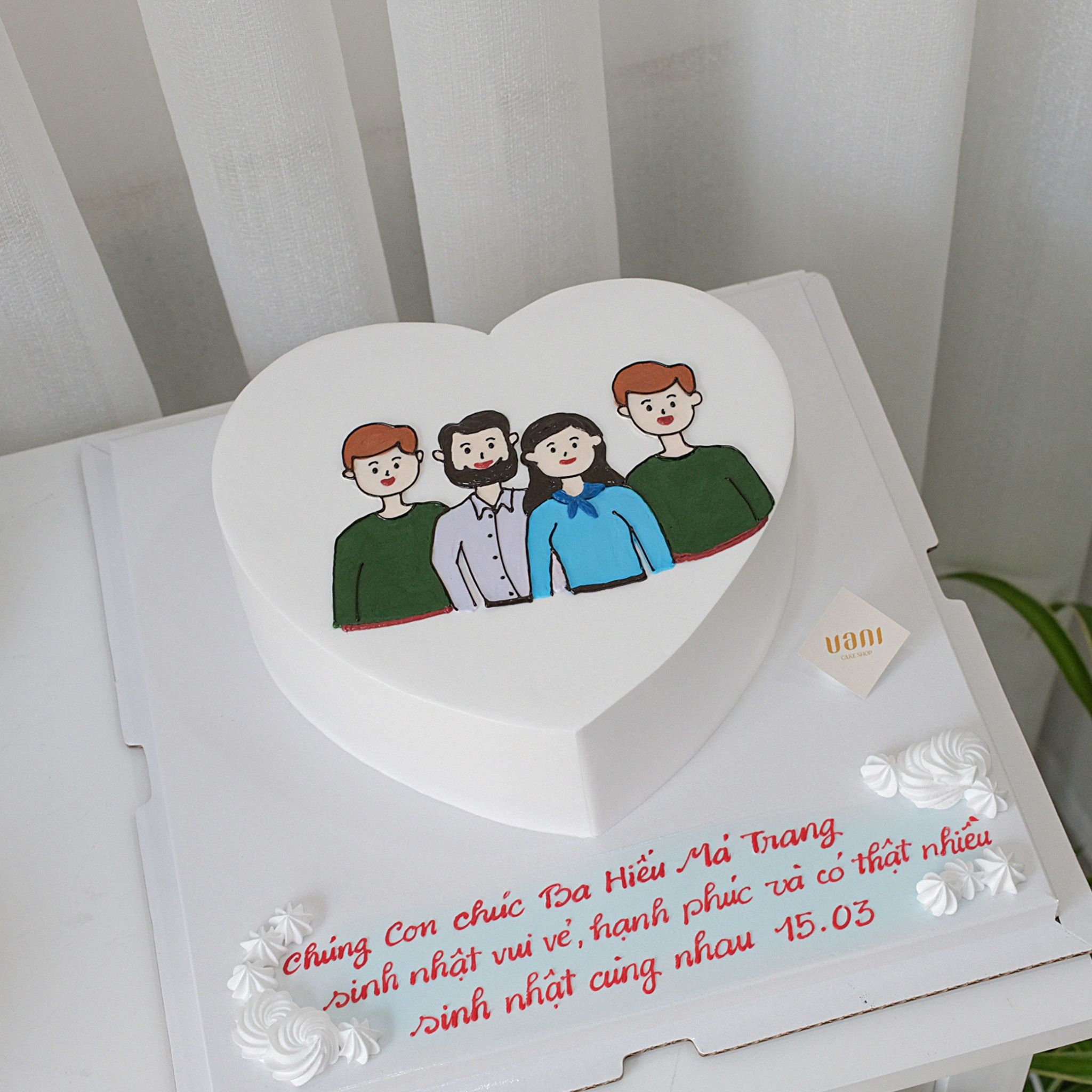 Bánh tim vẽ 4 người