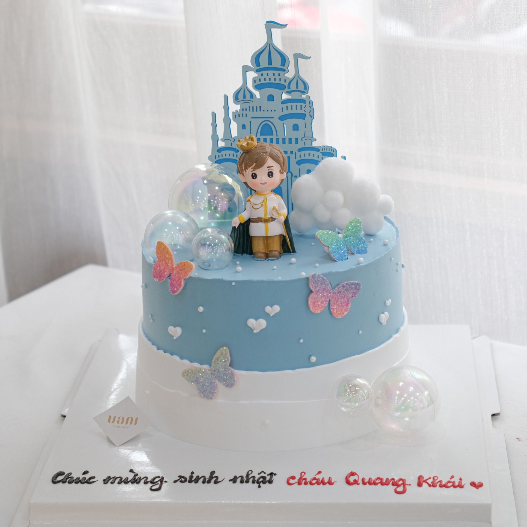 Bánh gắn tượng bé trai