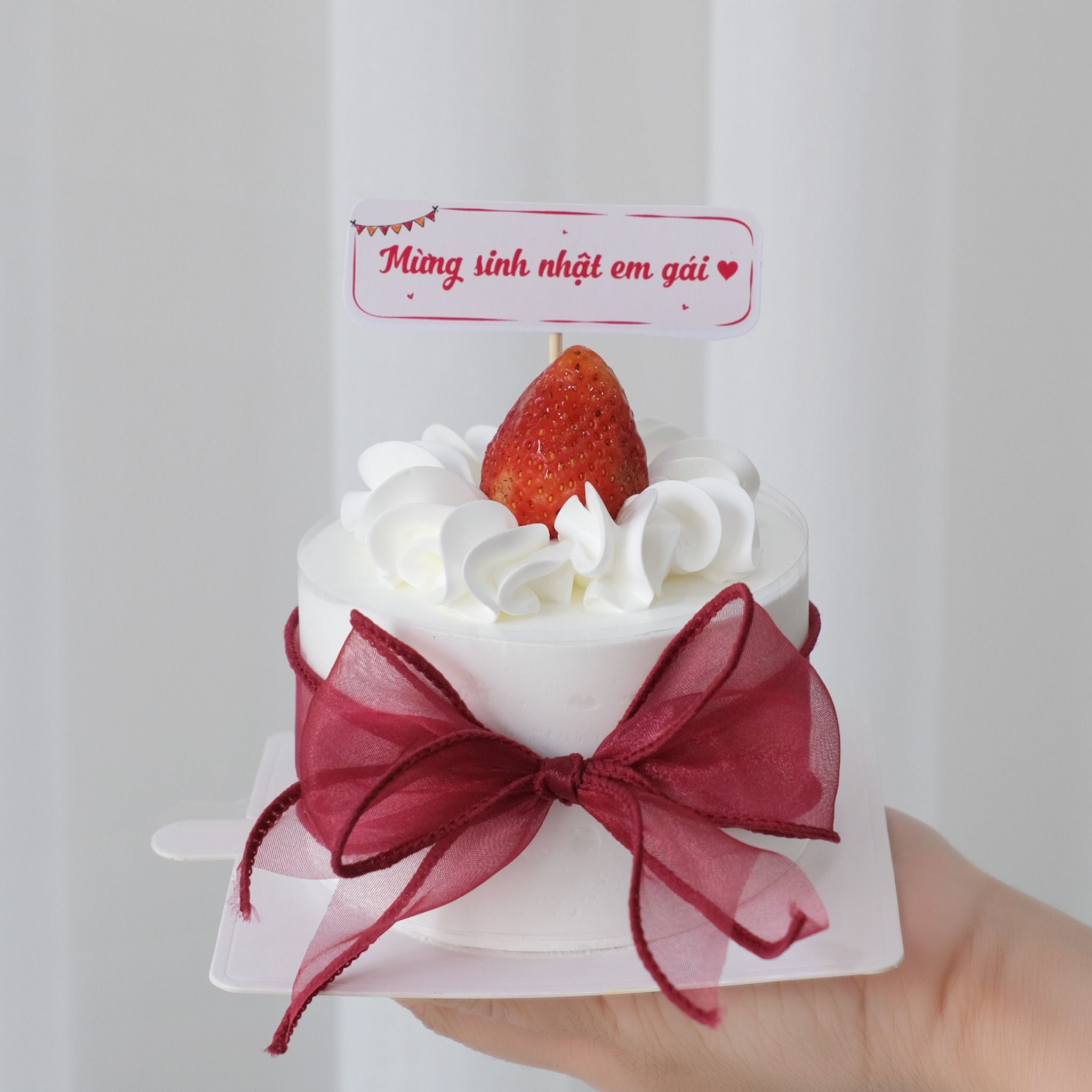 Bánh mini gắn dâu