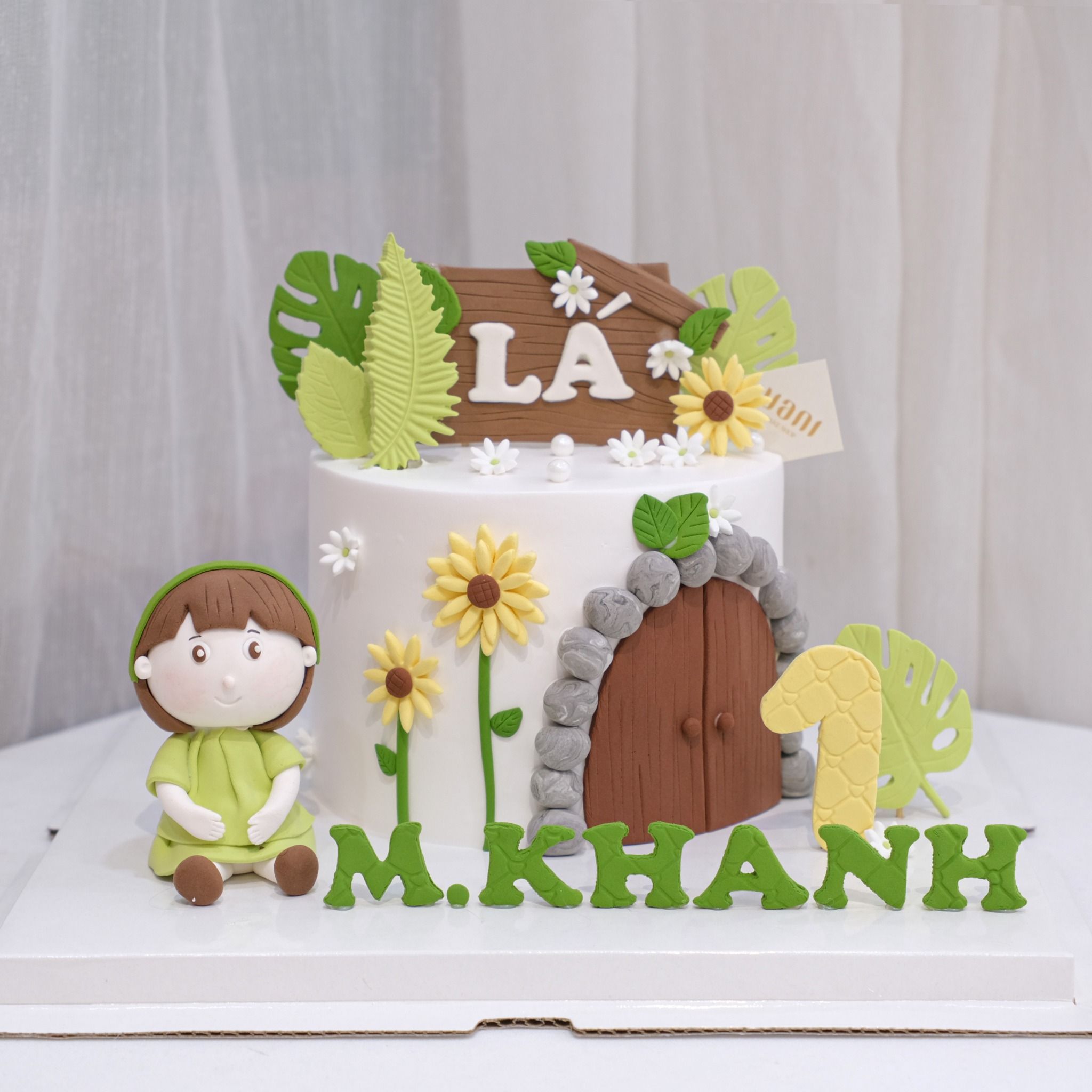 Bánh nặn tạo hình chủ đề bé gái