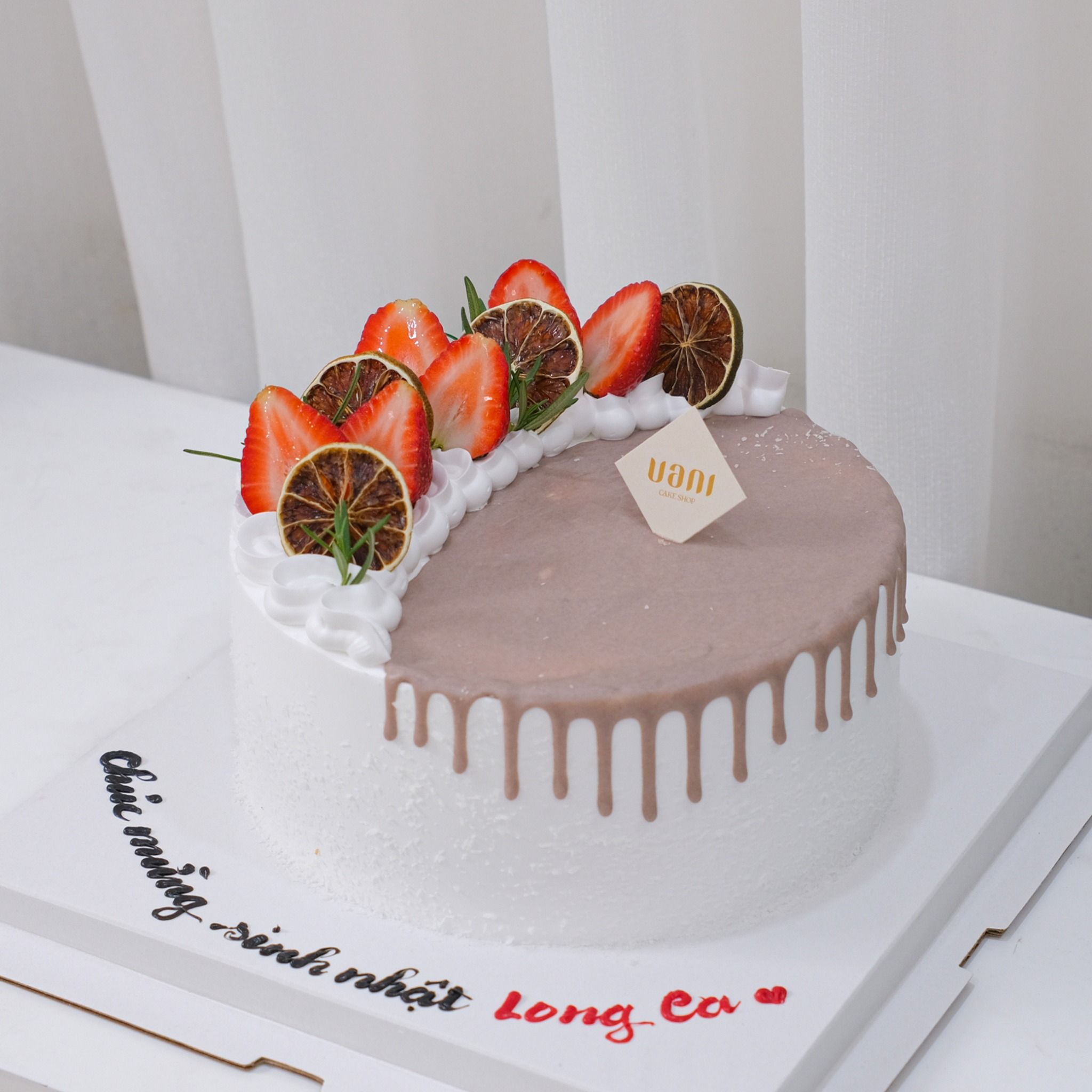 Bánh trang trí trái cây